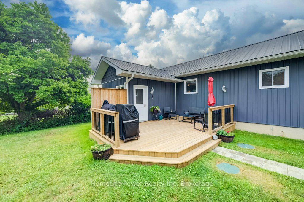 1077 Queen Street Property Photo 26