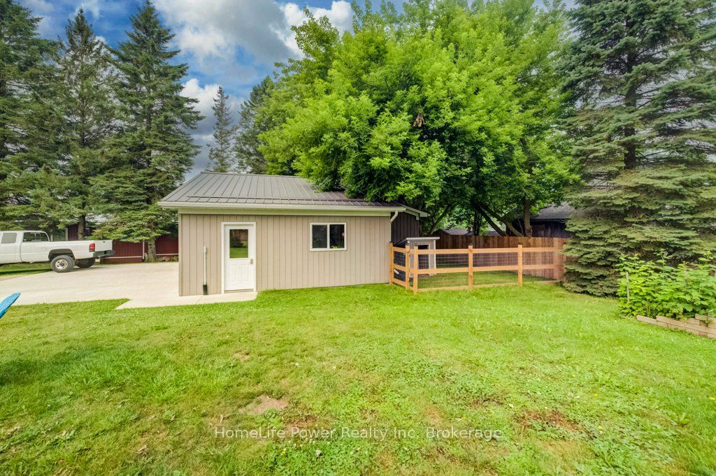 1077 Queen Street Property Photo 28