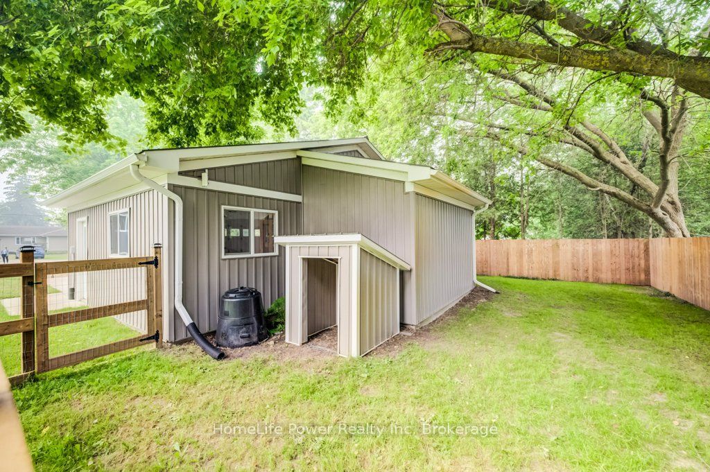 1077 Queen Street Property Photo 29