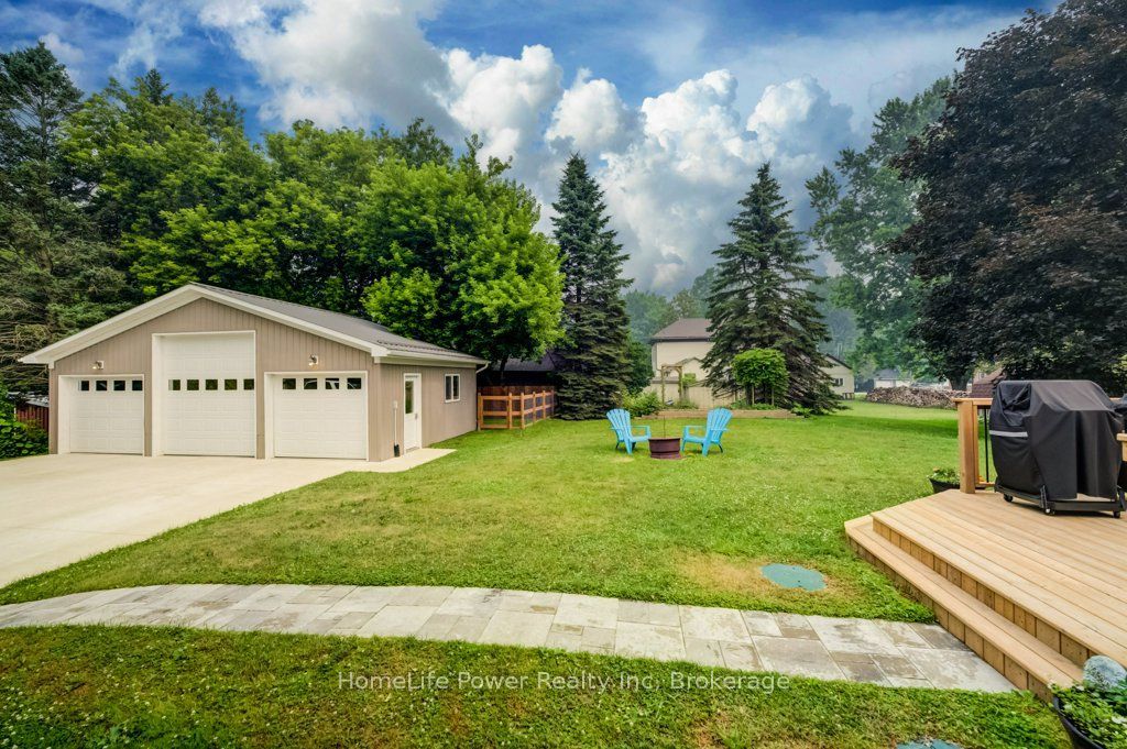 1077 Queen Street Property Photo 33