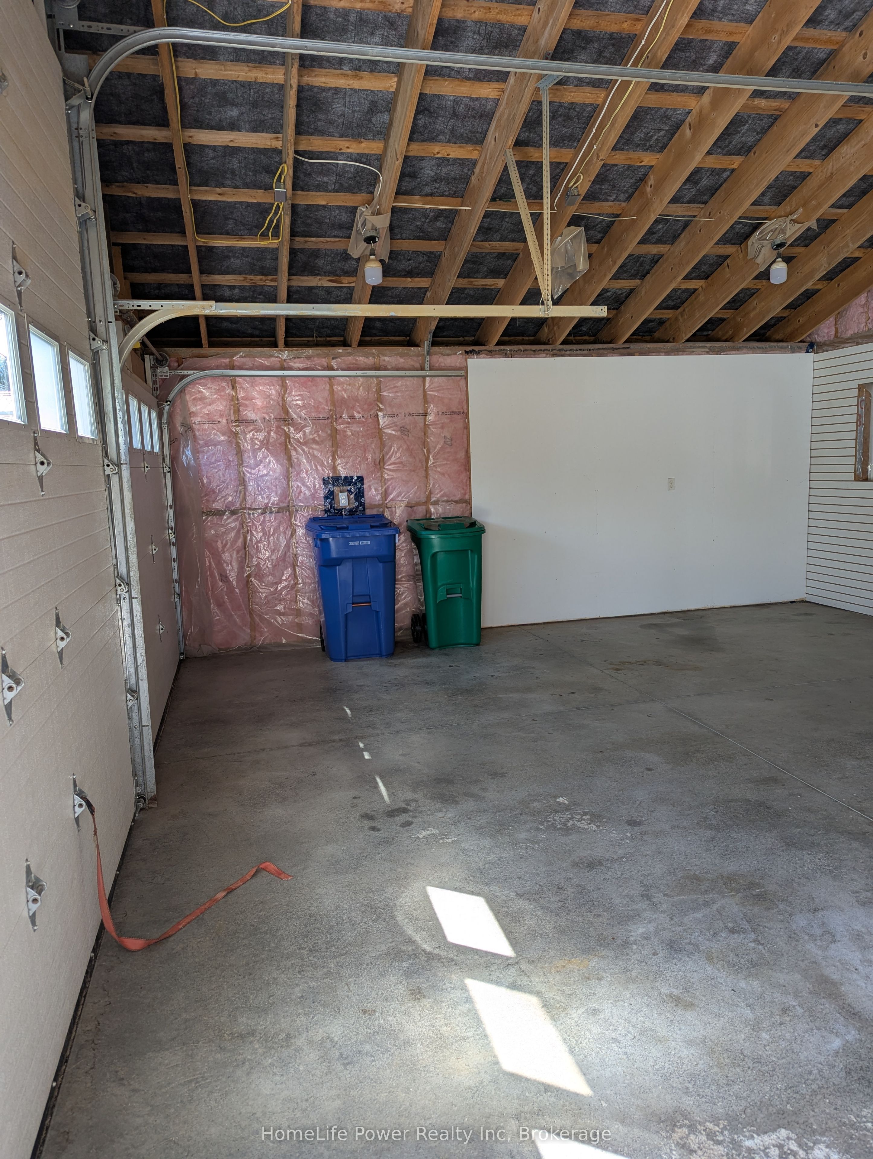 1077 Queen Street Property Photo 38