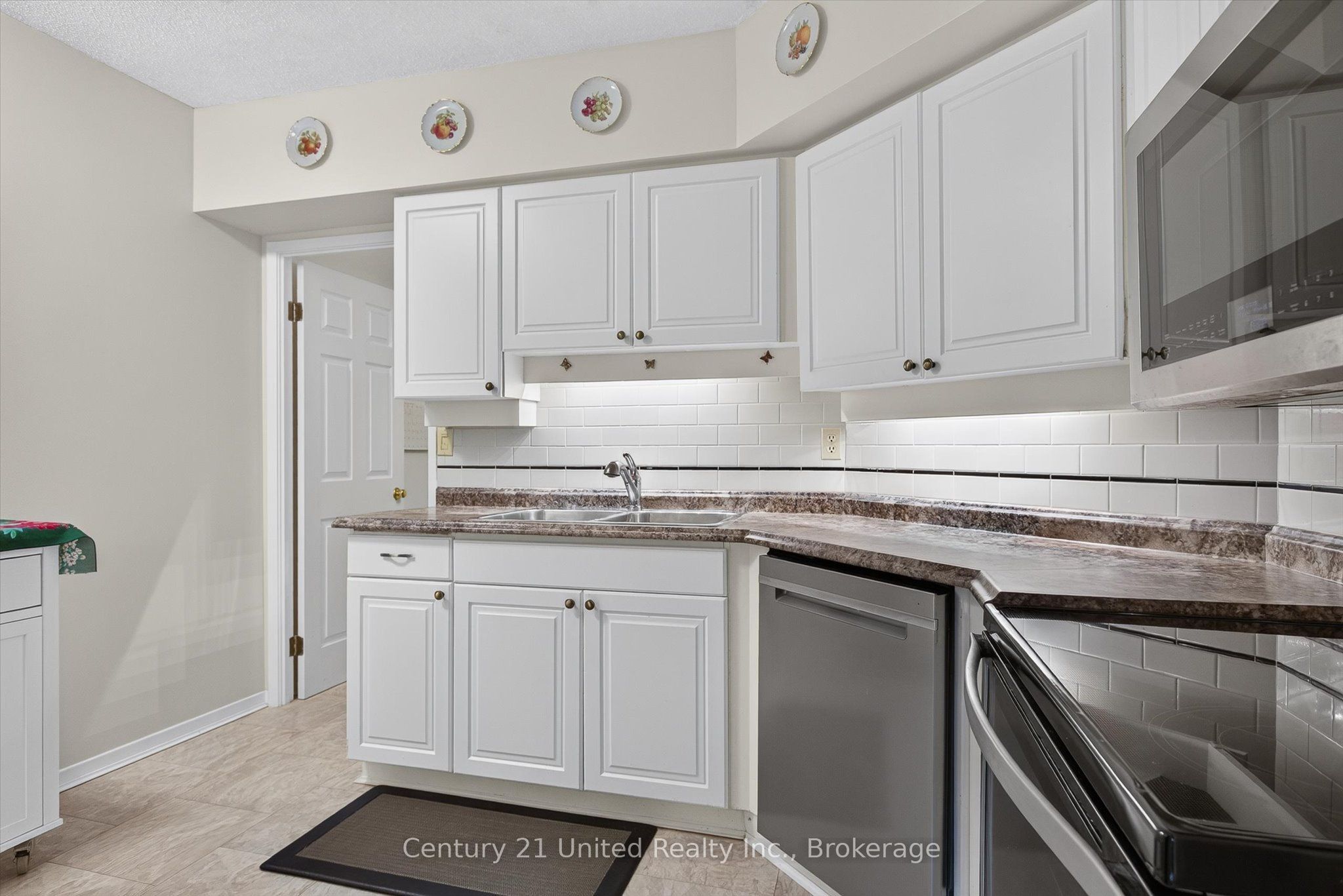 1818 Cherryhill Road 203 Property Photo 6