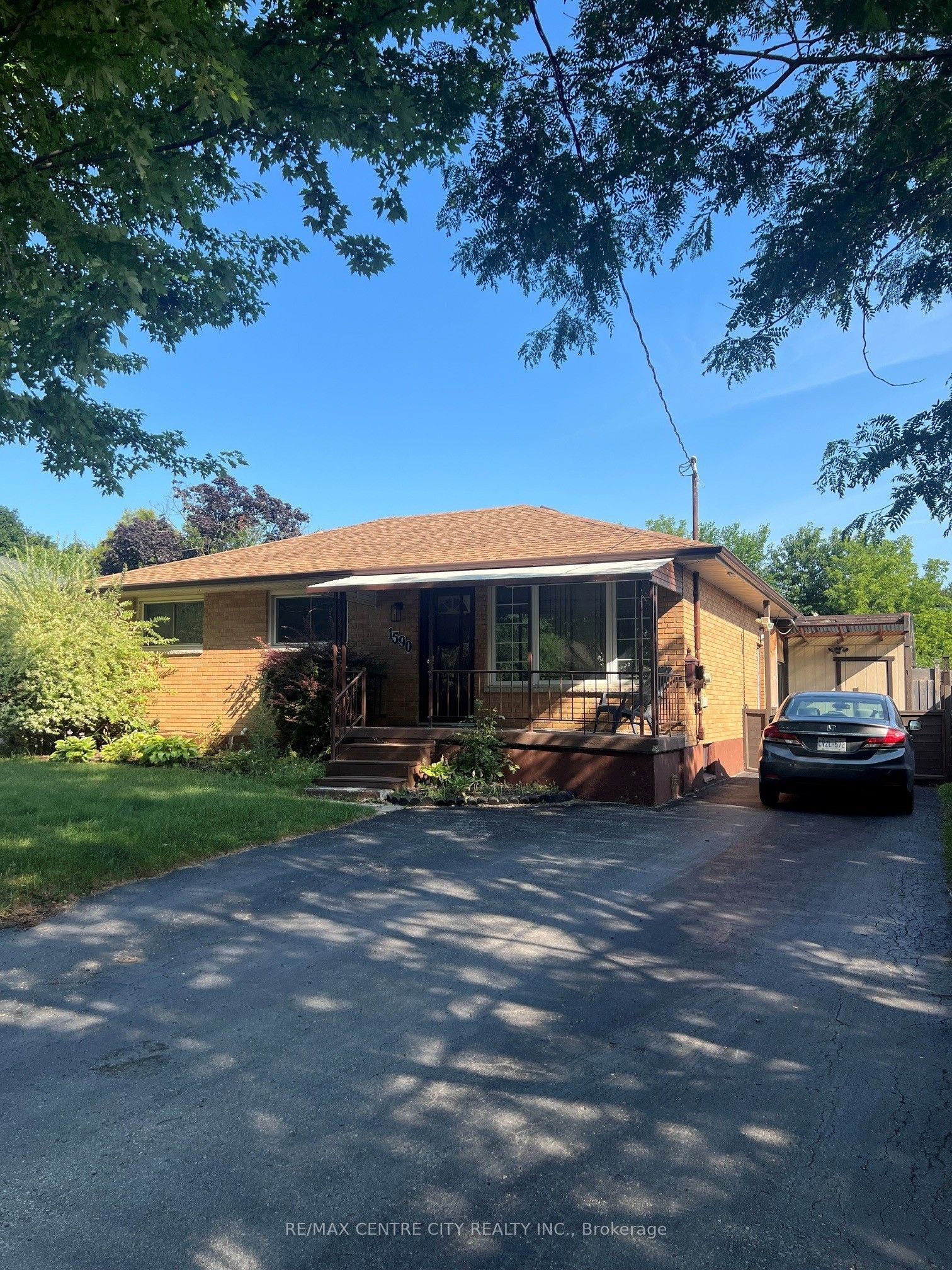1590 Dixie Street Property Photo 2