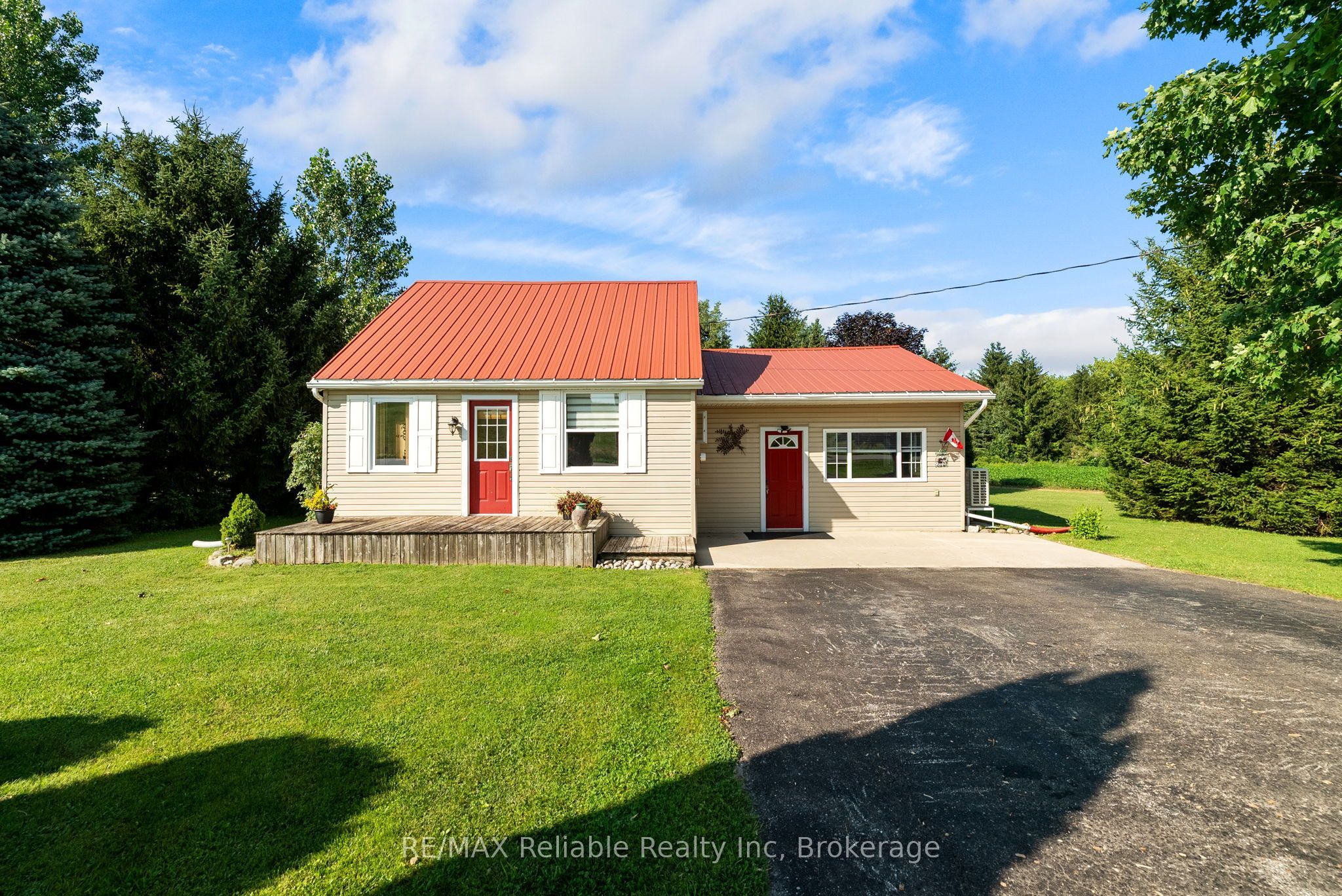 40356 Hydro Line Road Property Photo 2