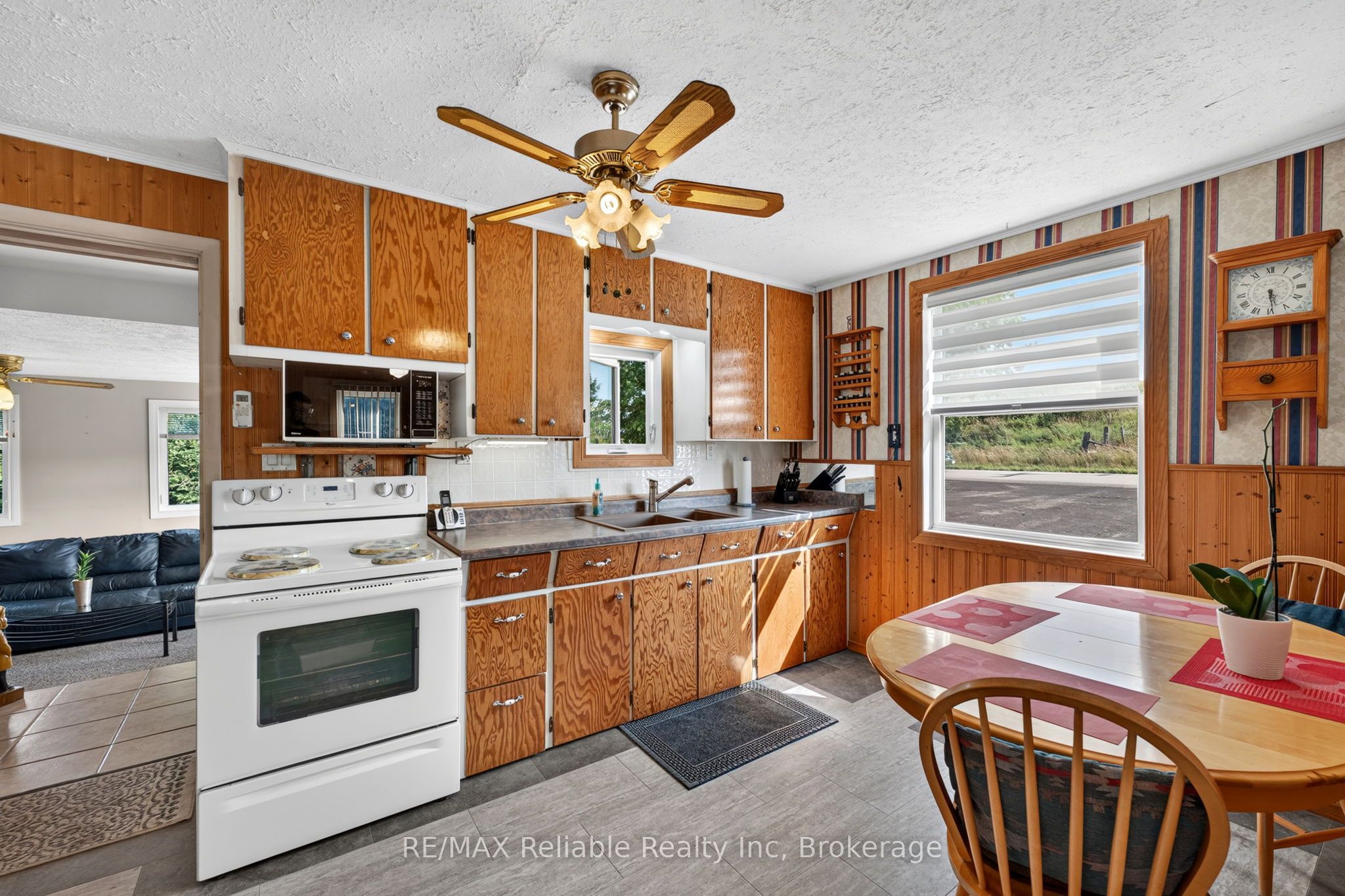 40356 Hydro Line Road Property Photo 9