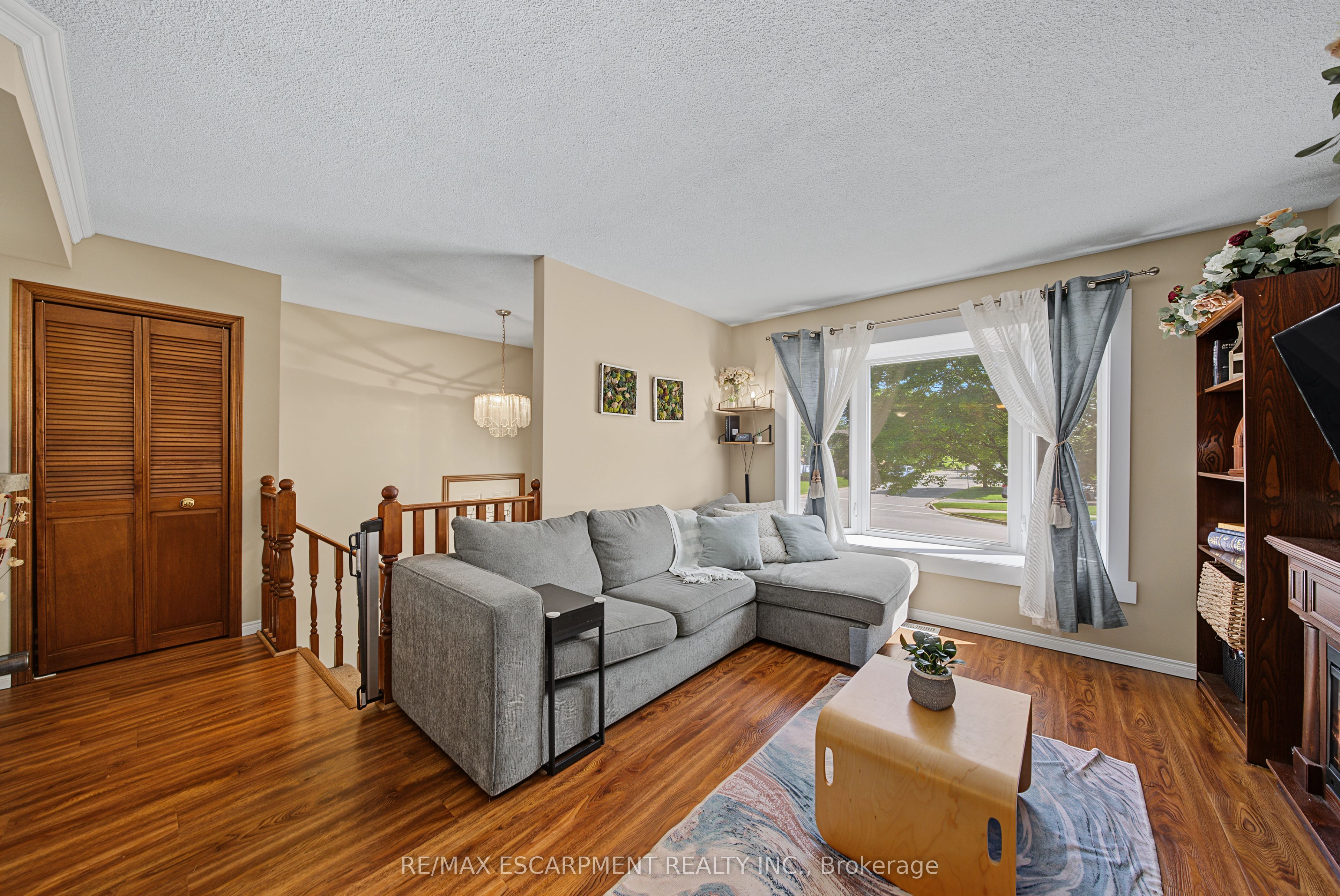 4917 Homestead Drive Property Photo 6