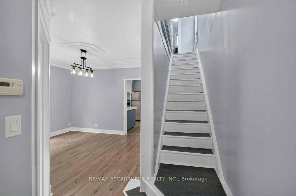 21 East Bend Avenue N Property Photo 10