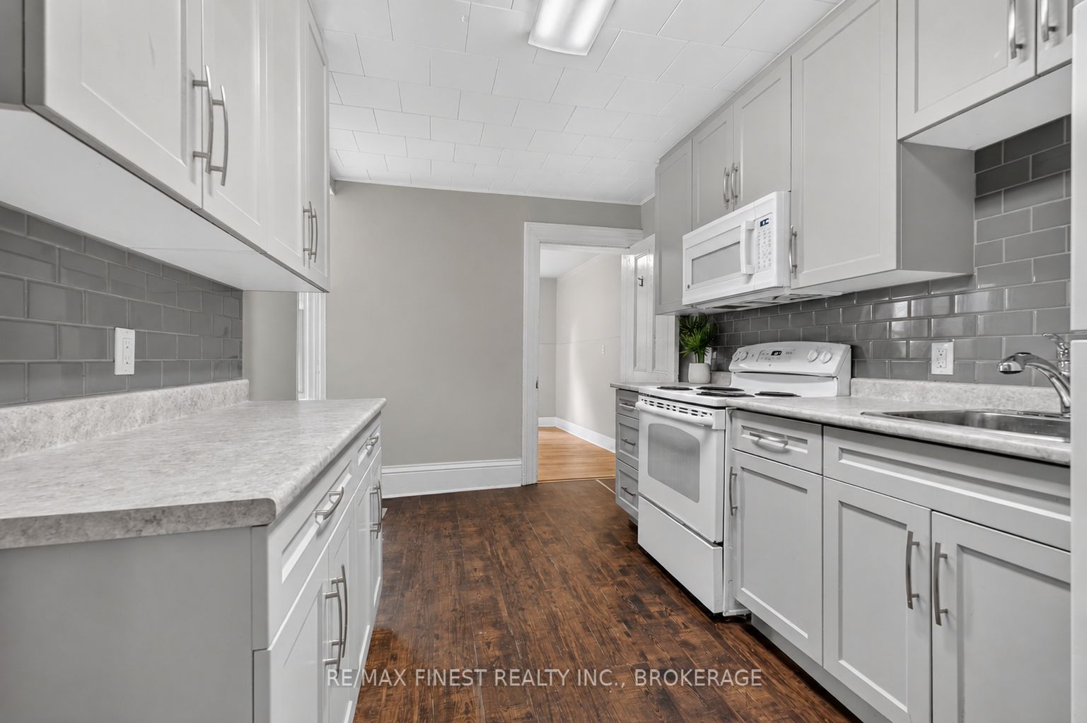358 Johnson Street Property Photo 6