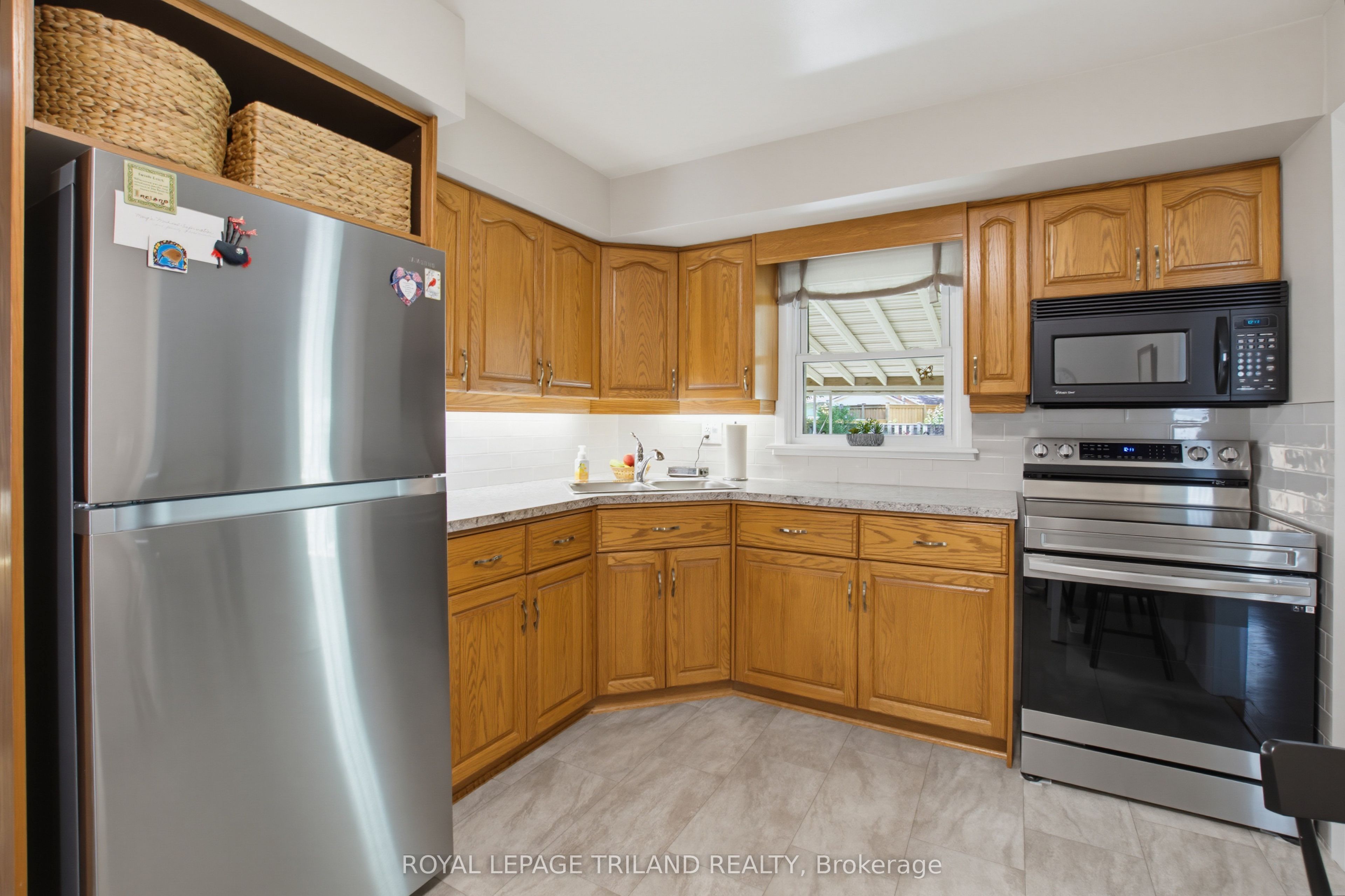 1463 Glenora Drive Property Photo 4