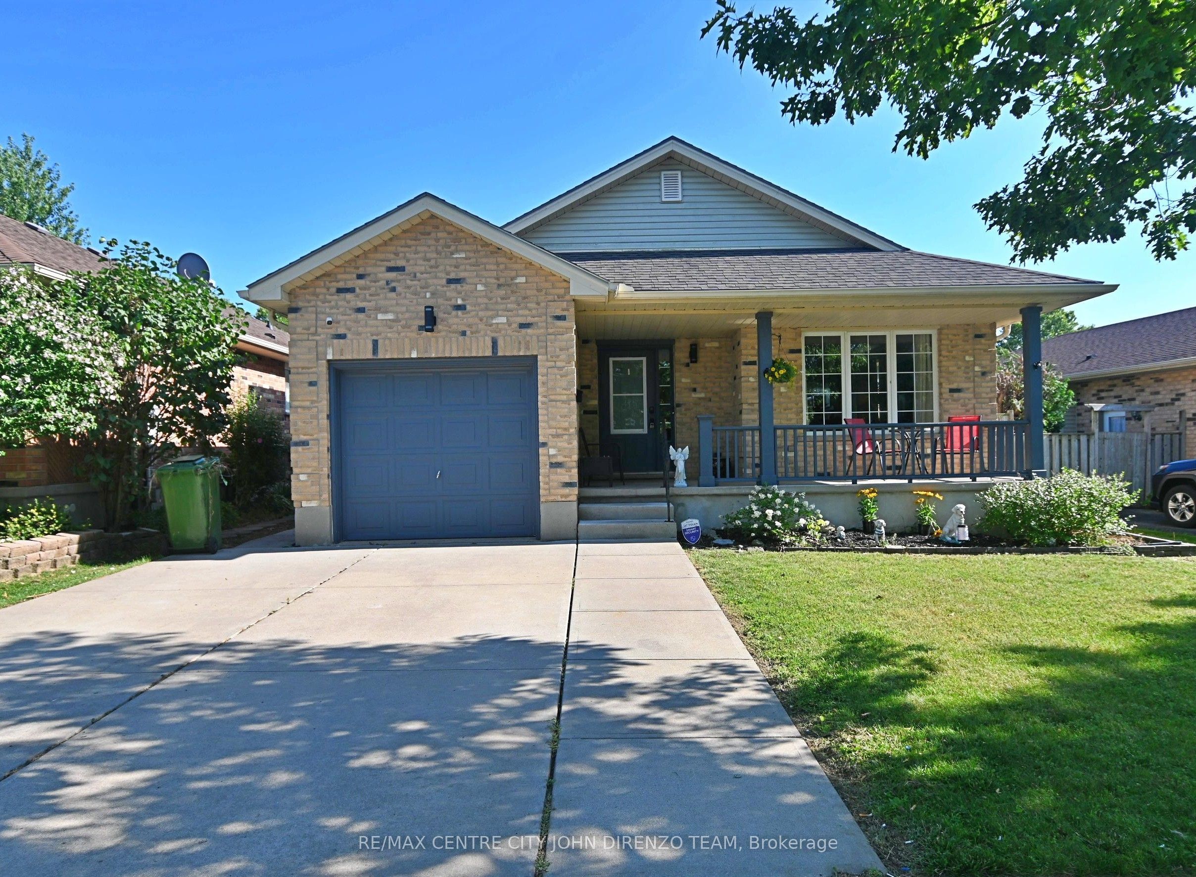 72 Axford Parkway Property Photo 1
