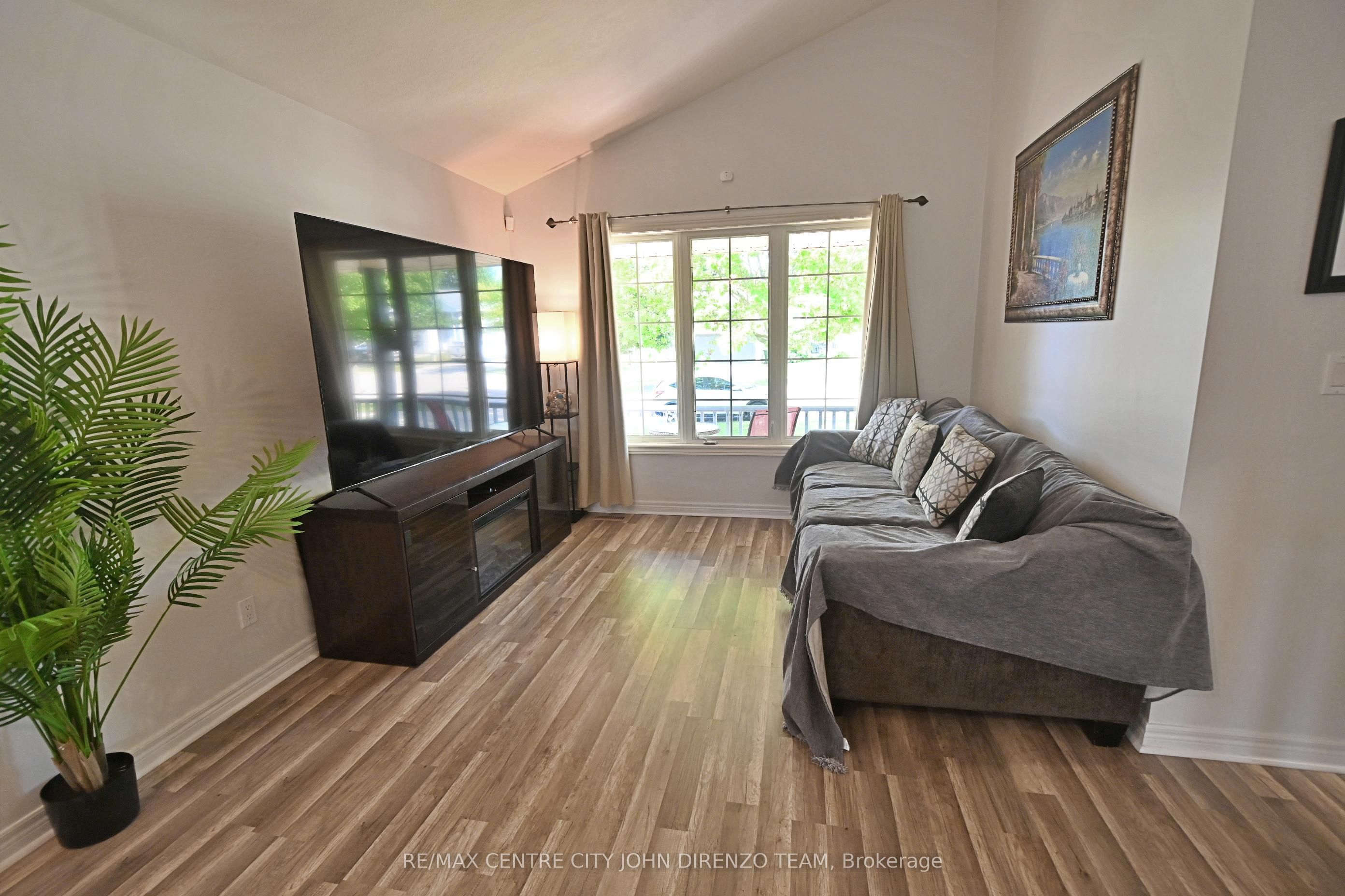 72 Axford Parkway Property Photo 4