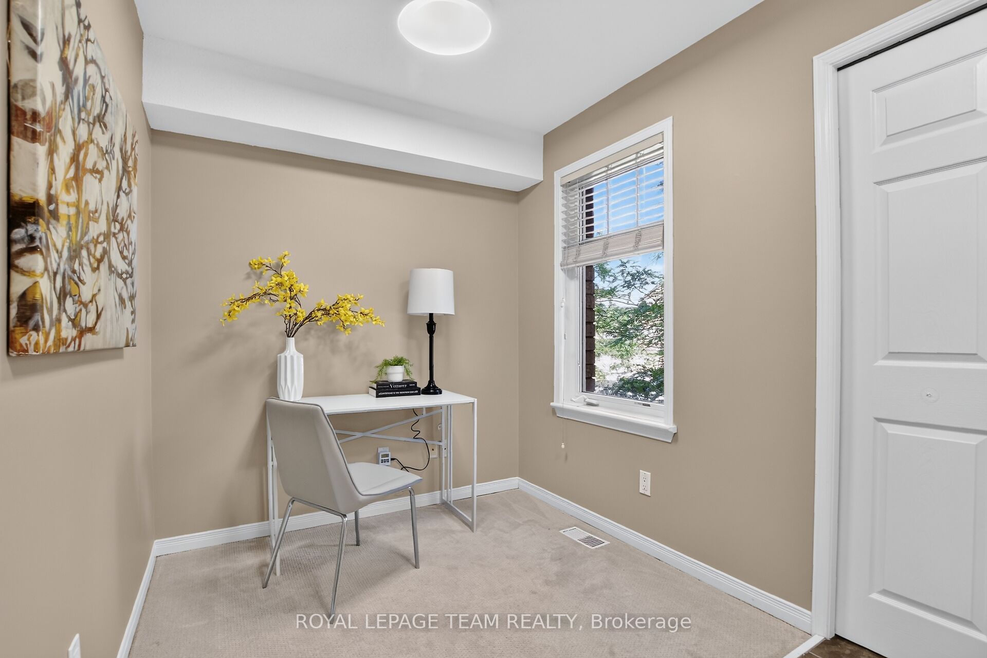 255 Deercroft Avenue Property Photo 3
