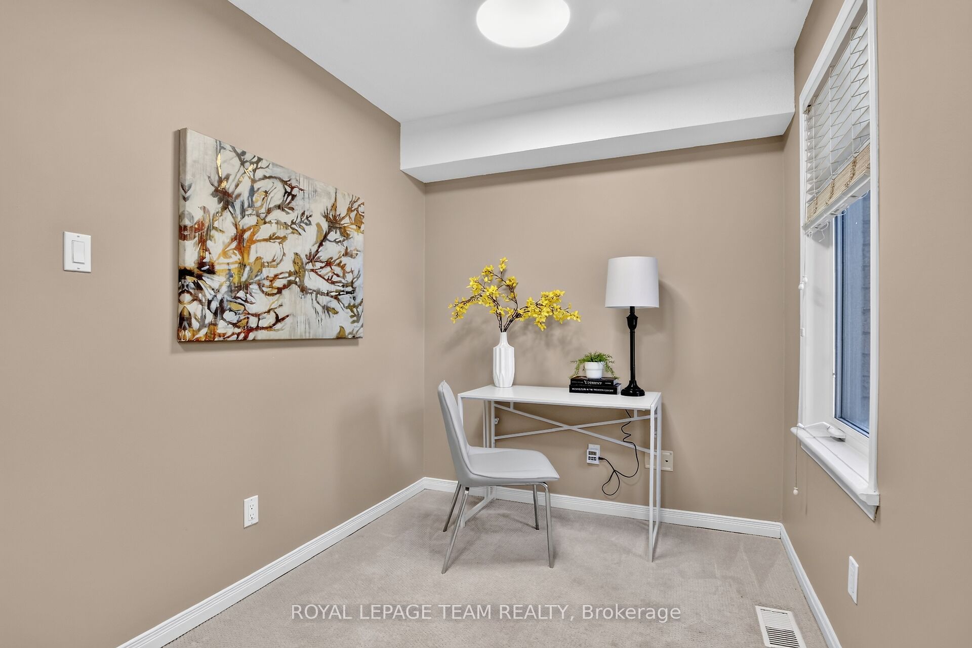 255 Deercroft Avenue Property Photo 4