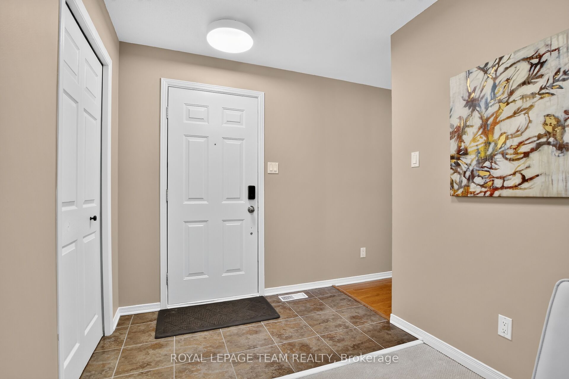 255 Deercroft Avenue Property Photo 5