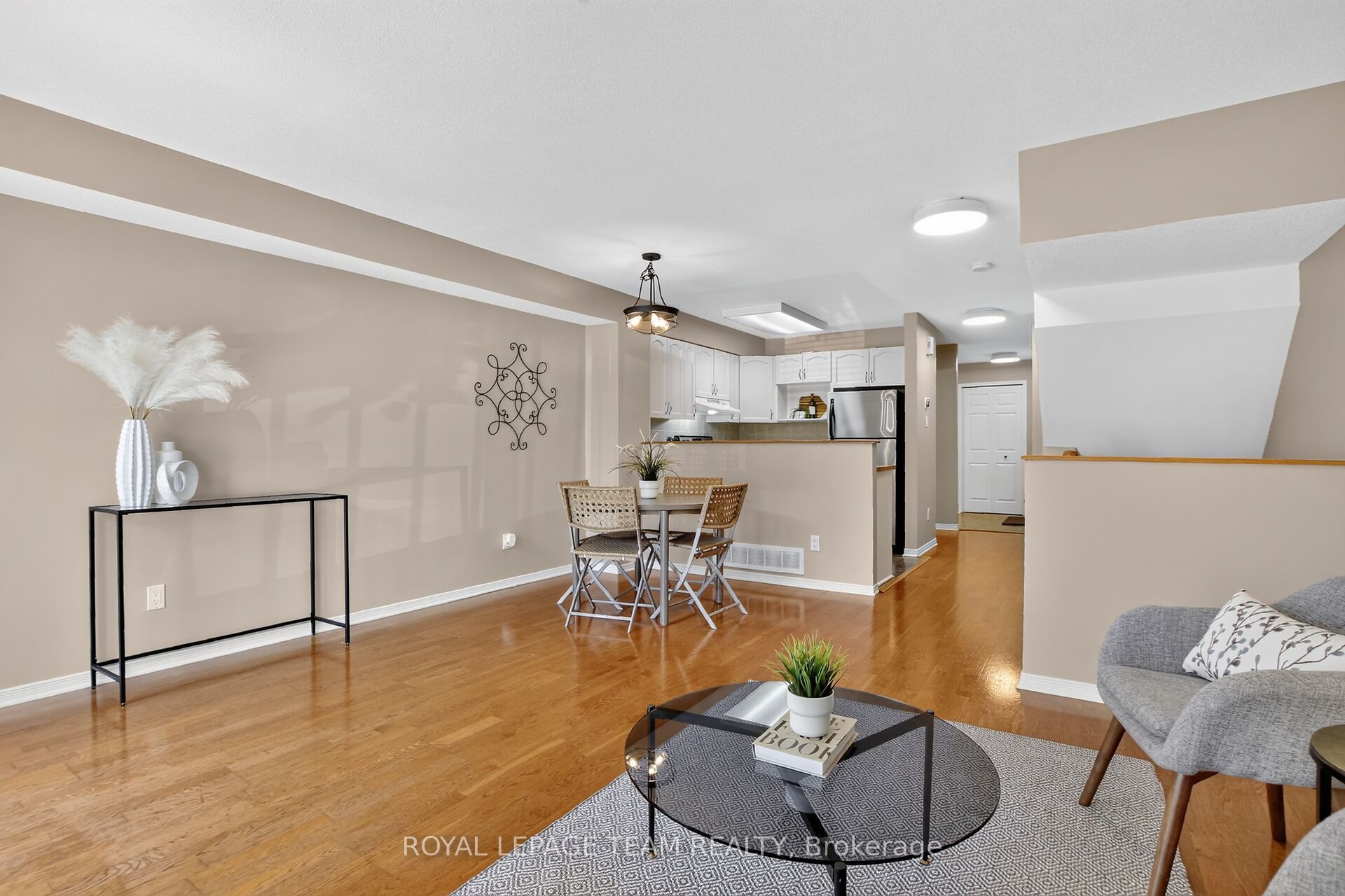 255 Deercroft Avenue Property Photo 11