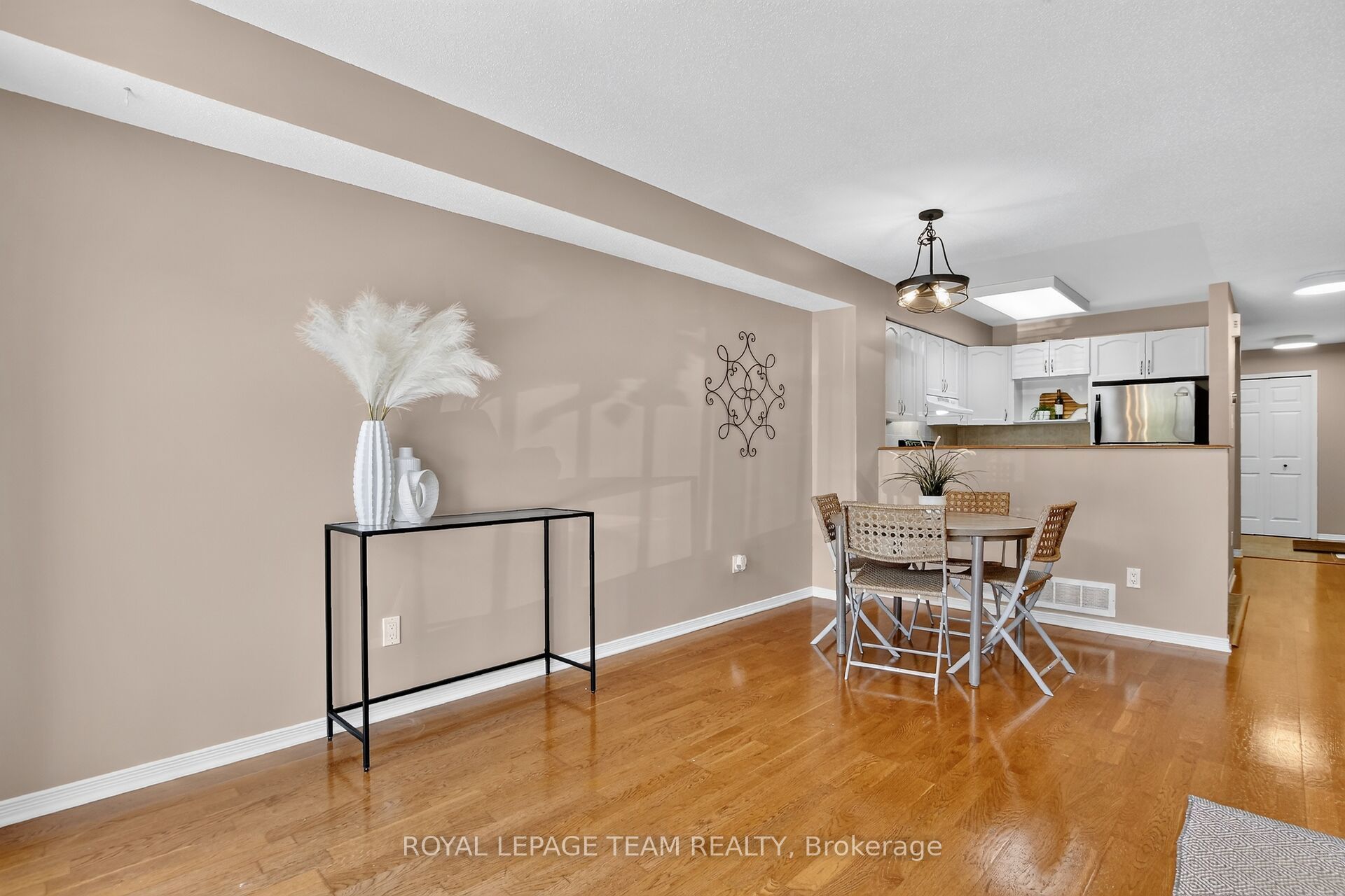 255 Deercroft Avenue Property Photo 13