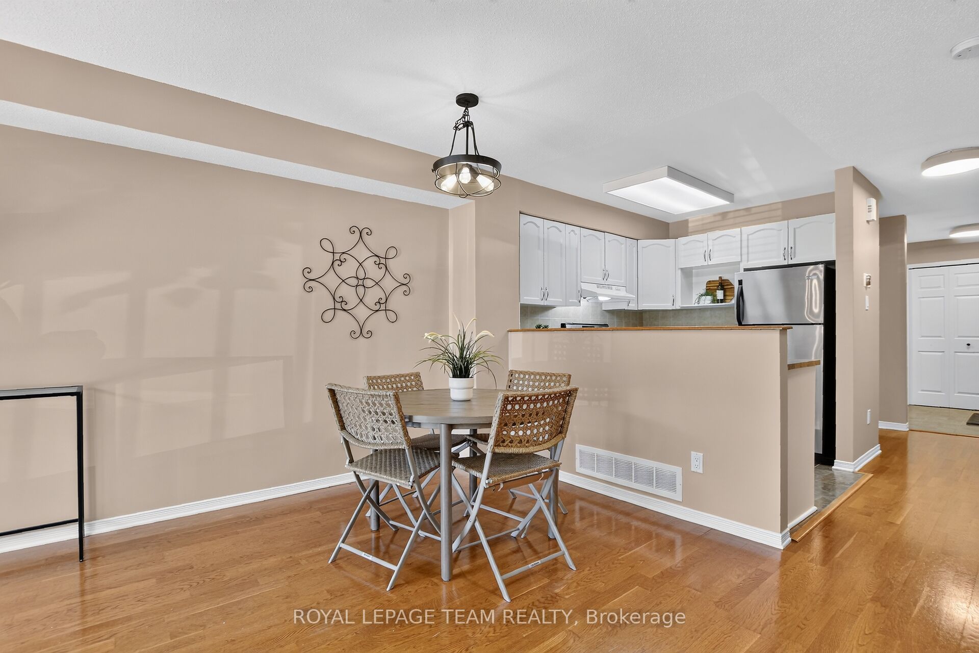 255 Deercroft Avenue Property Photo 14