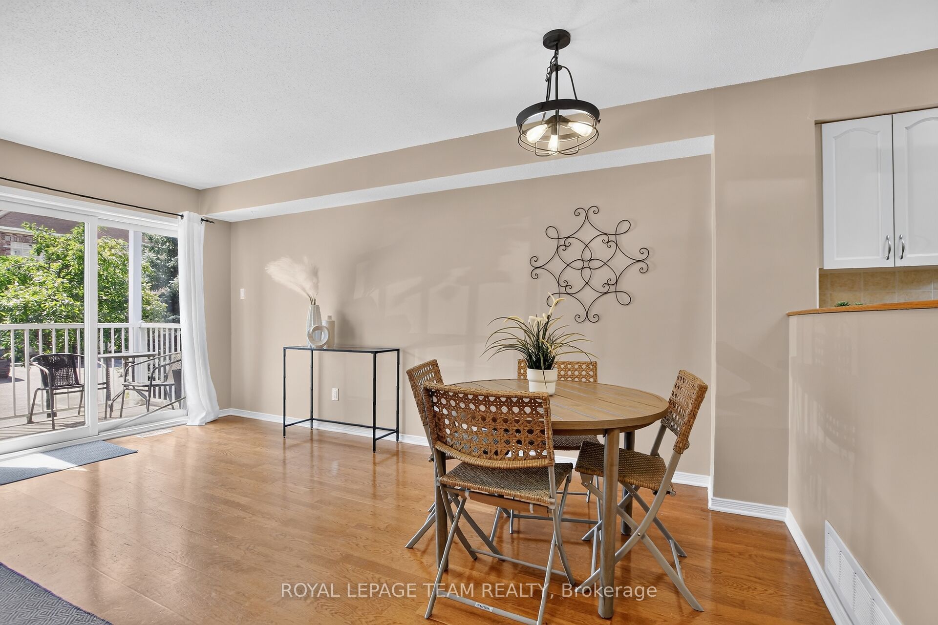 255 Deercroft Avenue Property Photo 15