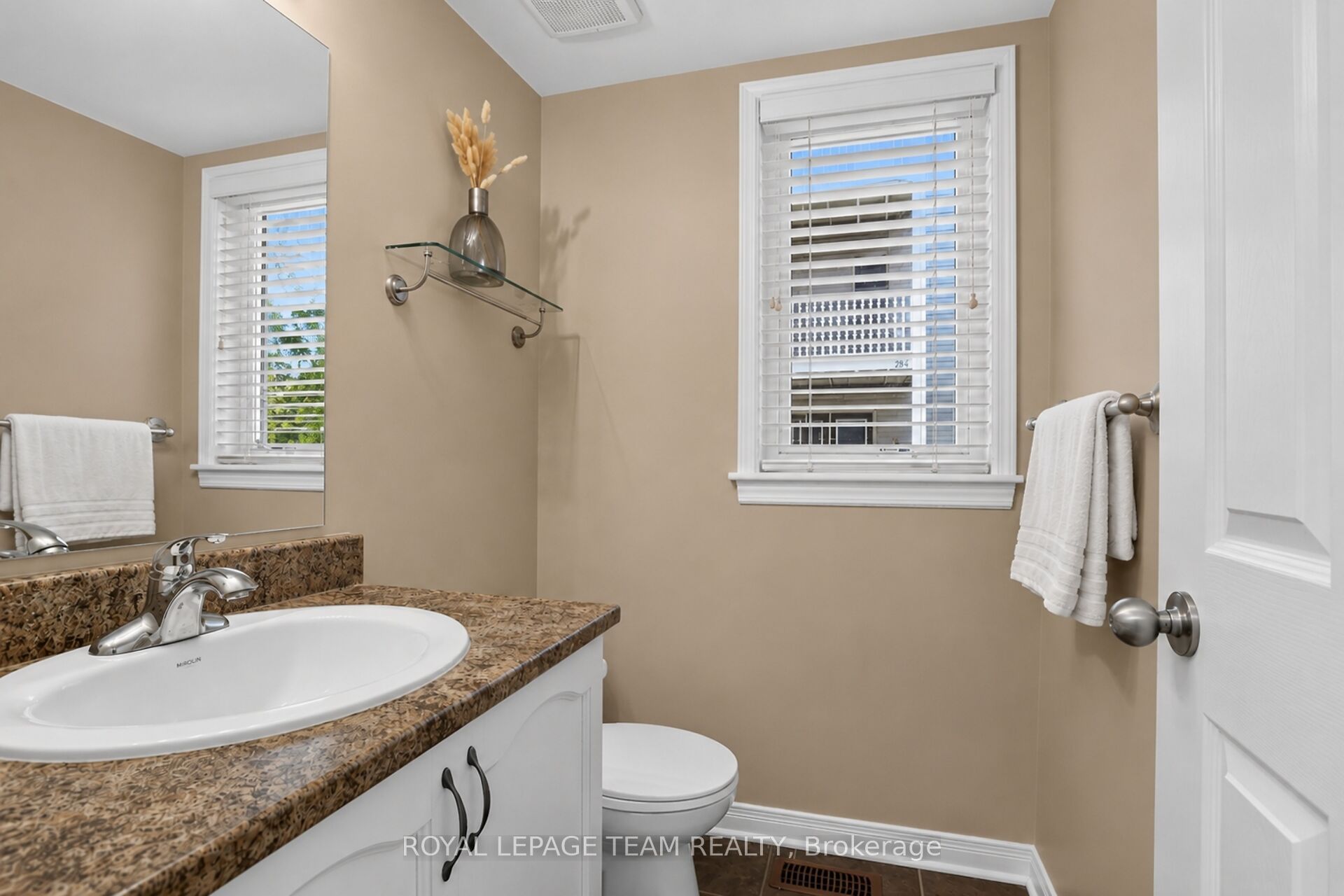 255 Deercroft Avenue Property Photo 18