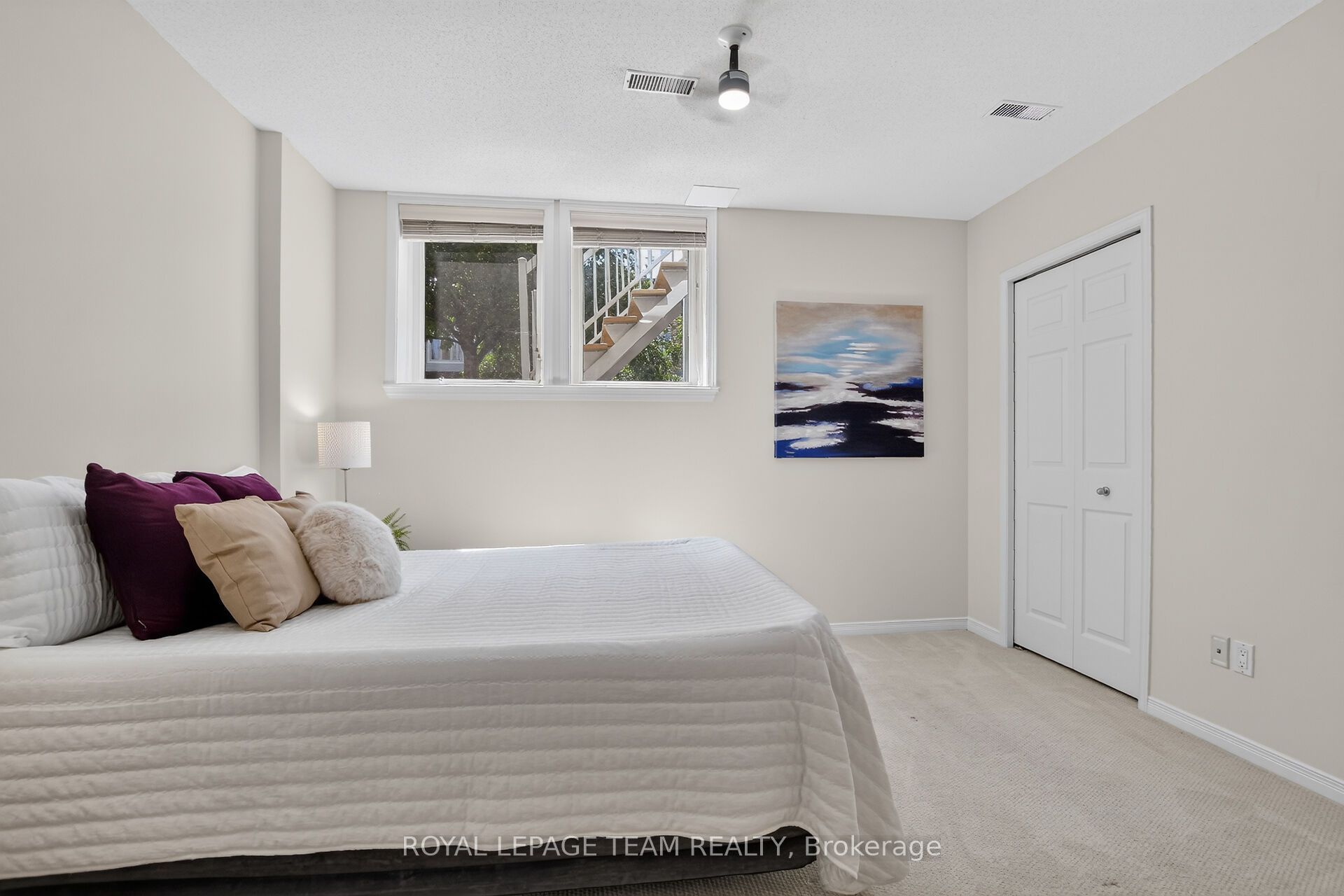 255 Deercroft Avenue Property Photo 22