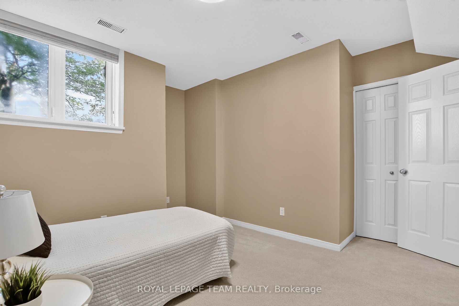255 Deercroft Avenue Property Photo 25