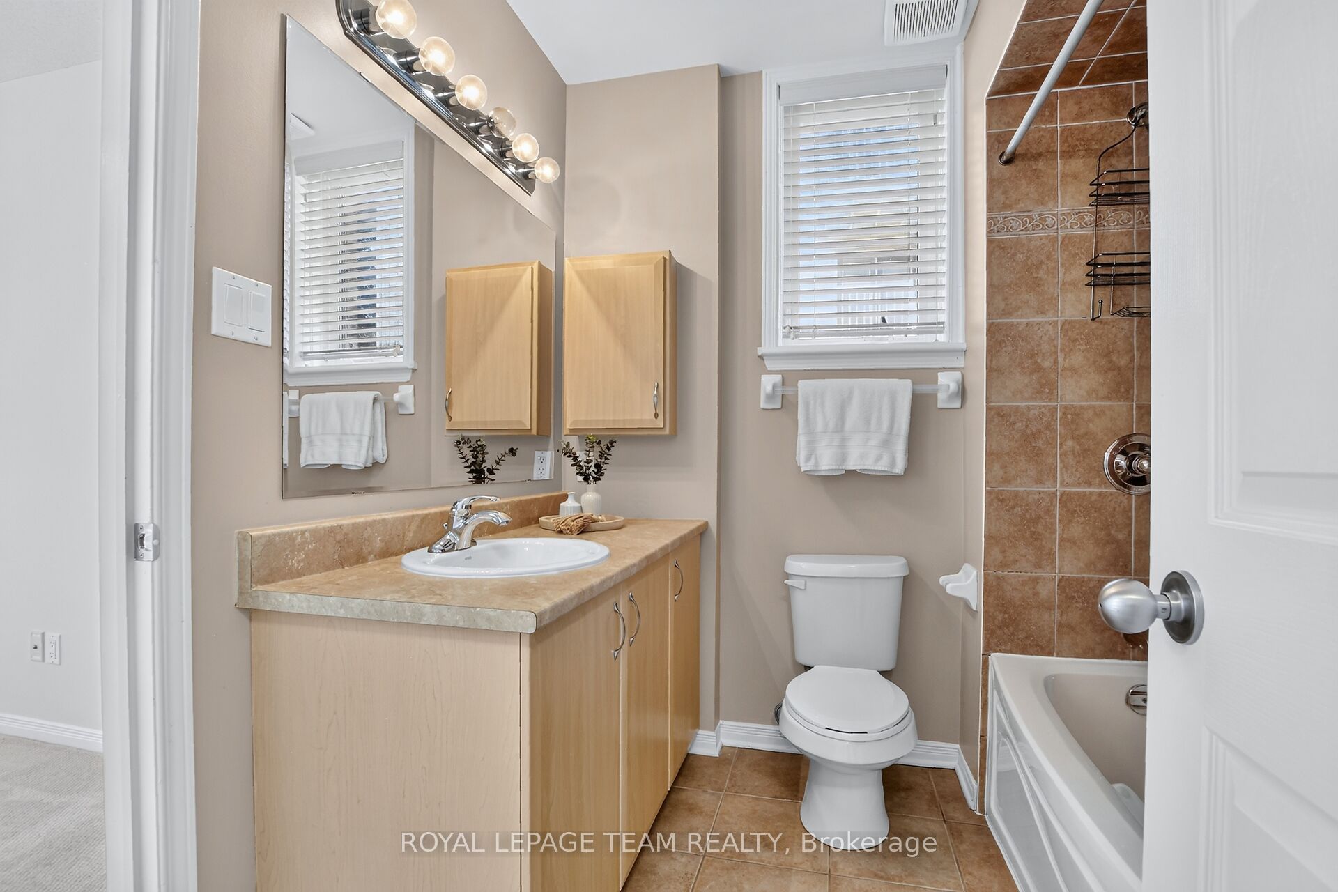 255 Deercroft Avenue Property Photo 26