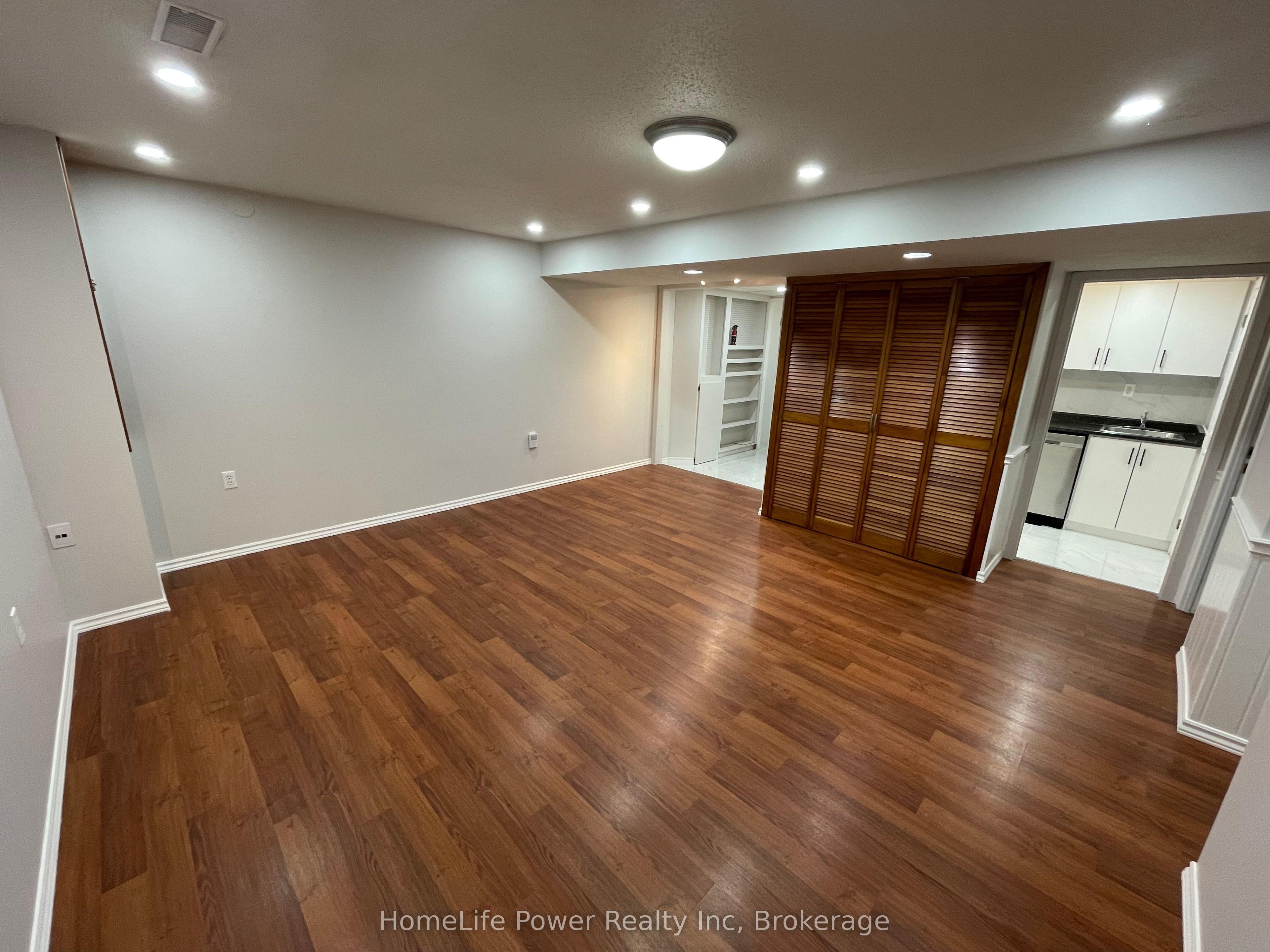 573 Glen Manor Boulevard B Property Photo 4