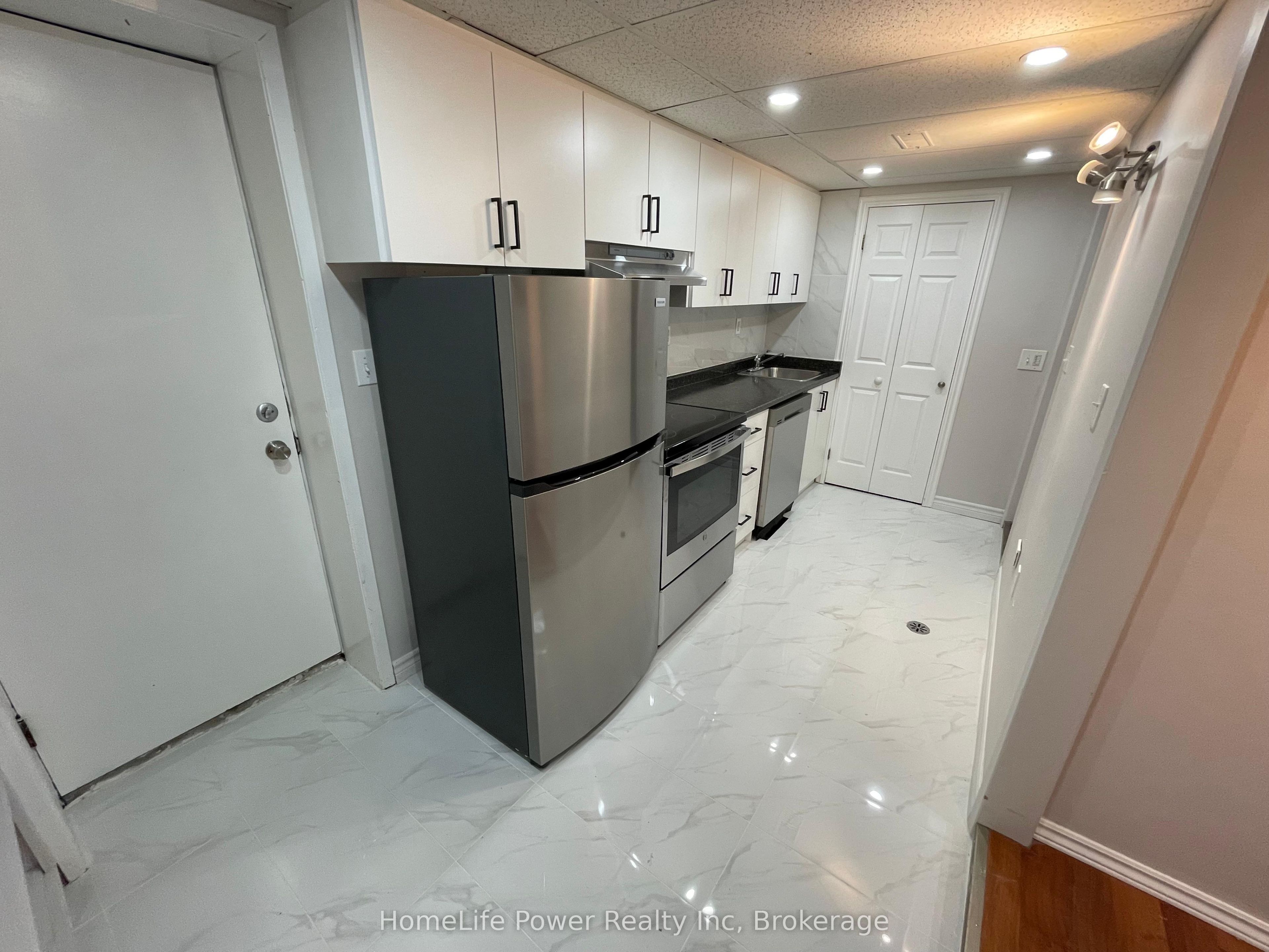 573 Glen Manor Boulevard B Property Photo 5