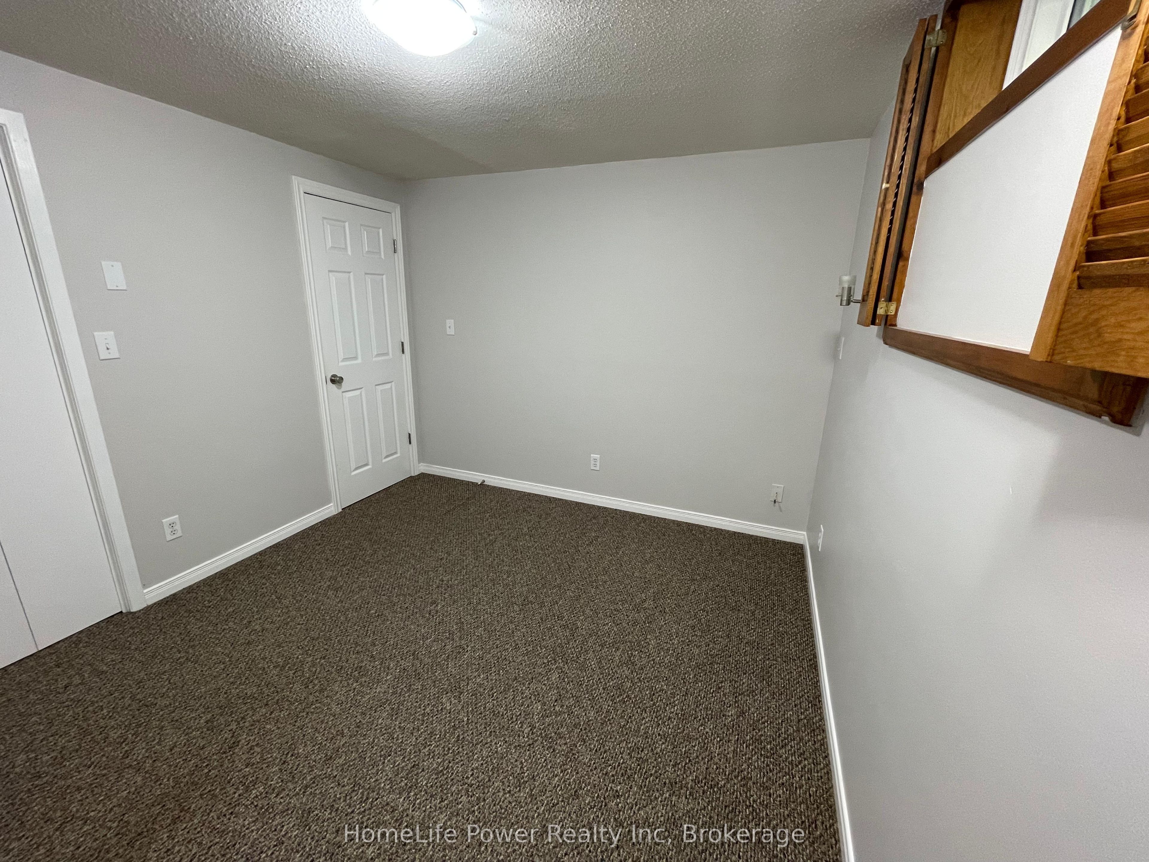 573 Glen Manor Boulevard B Property Photo 10