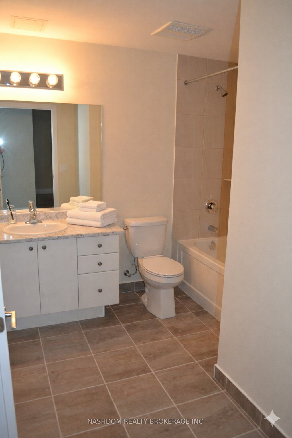 16 Concord Place 516 Property Photo 4