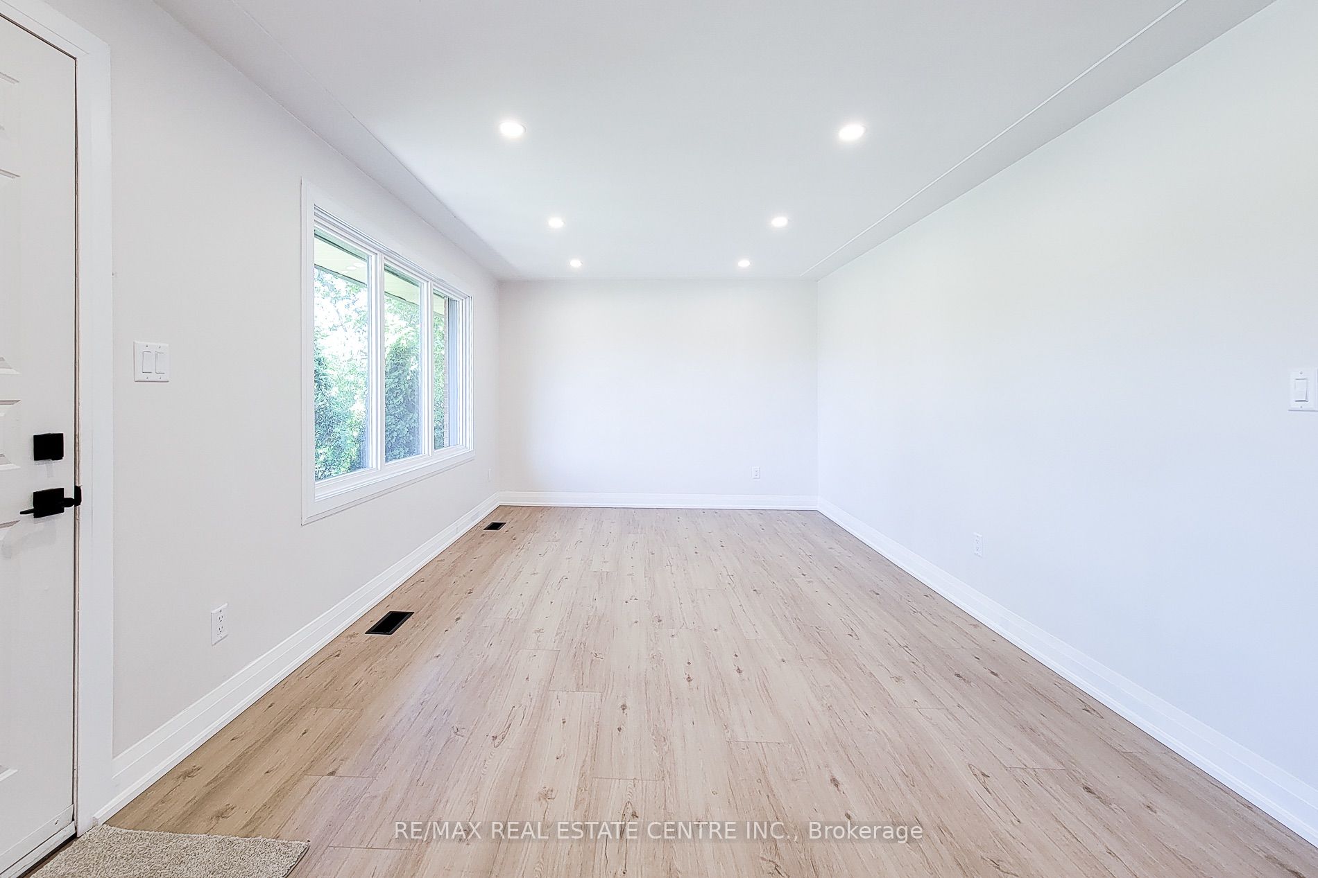 220 Winona Road Property Photo 10