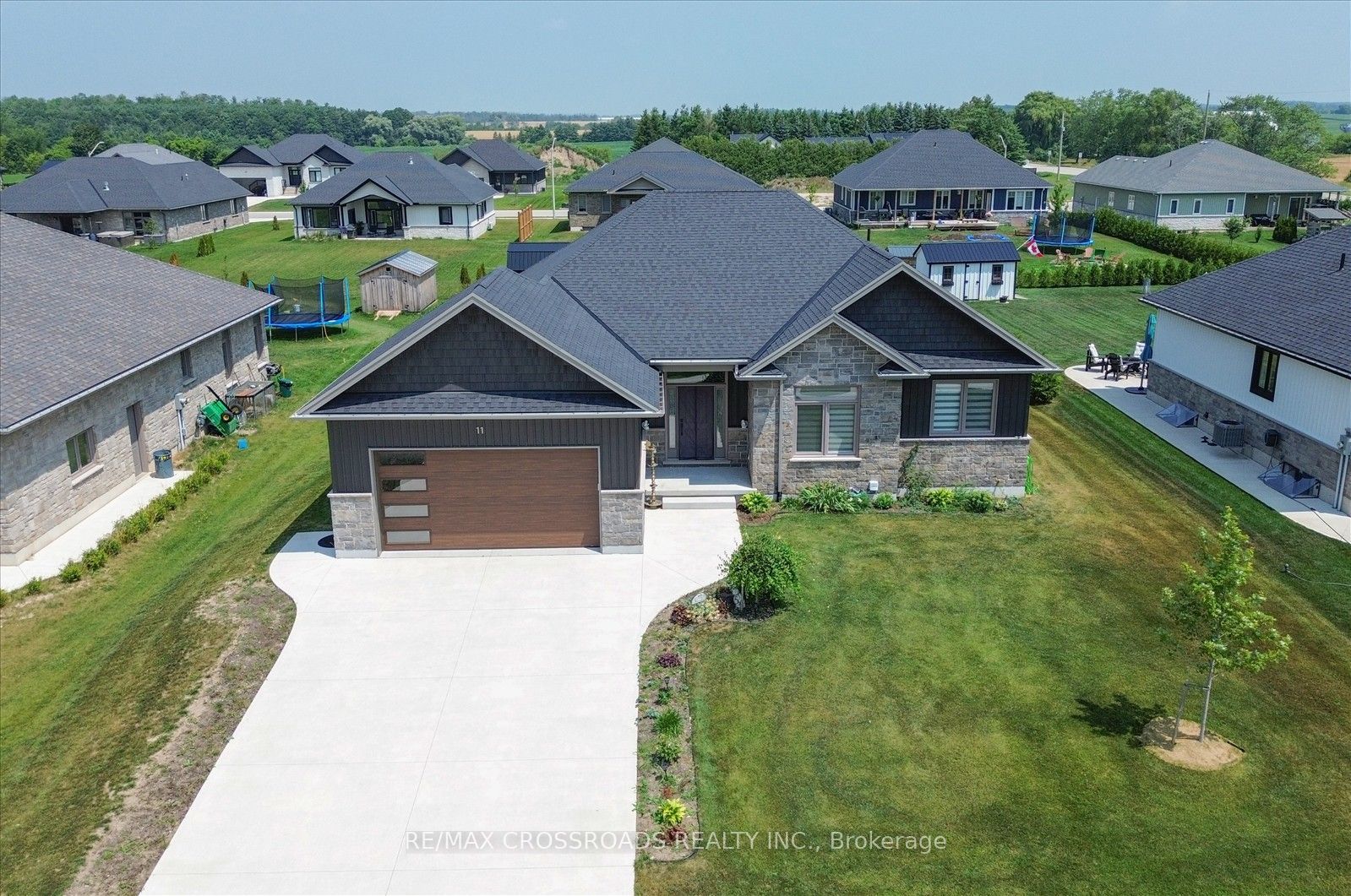 11 Mctavish Crescent N Property Photo 1