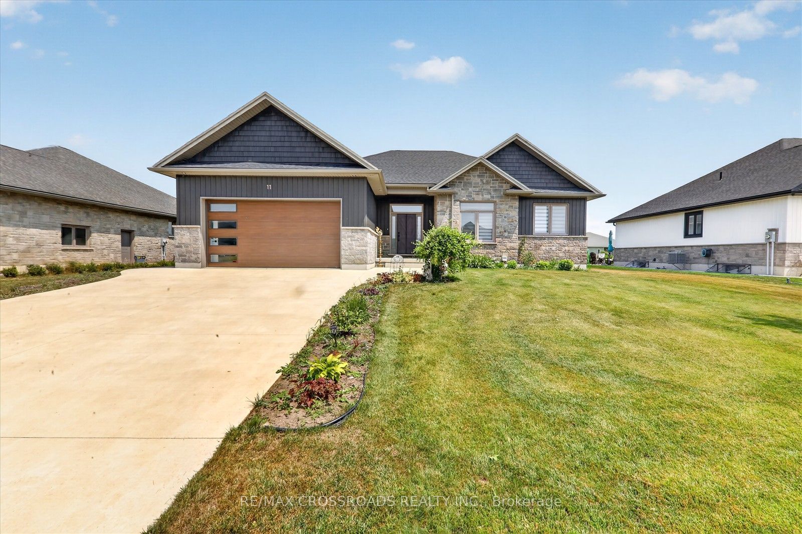 11 Mctavish Crescent N Property Photo 2