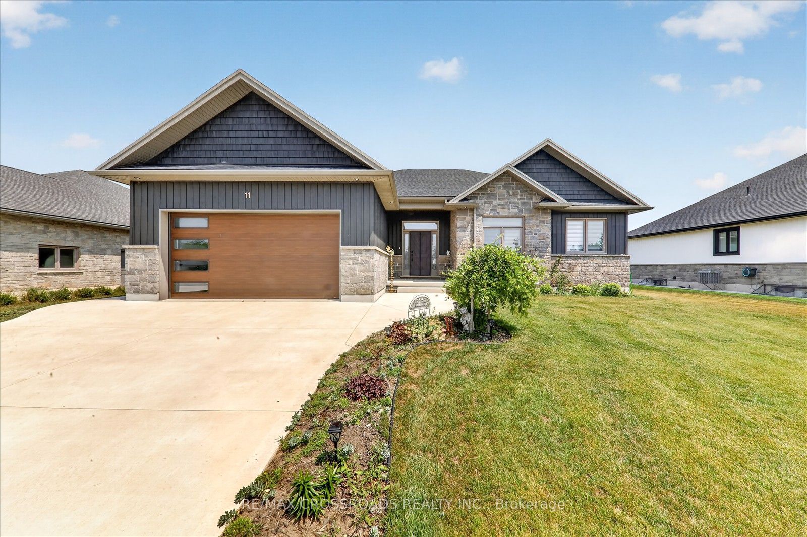 11 Mctavish Crescent N Property Photo 3