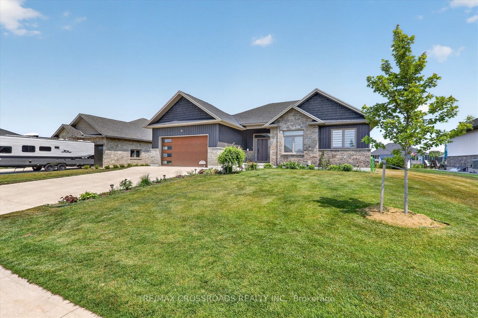 11 Mctavish Crescent N Property Photo 4
