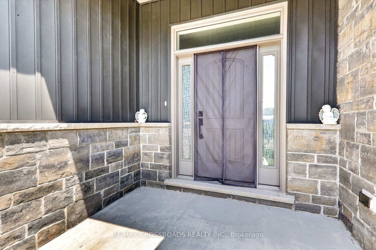 11 Mctavish Crescent N Property Photo 6