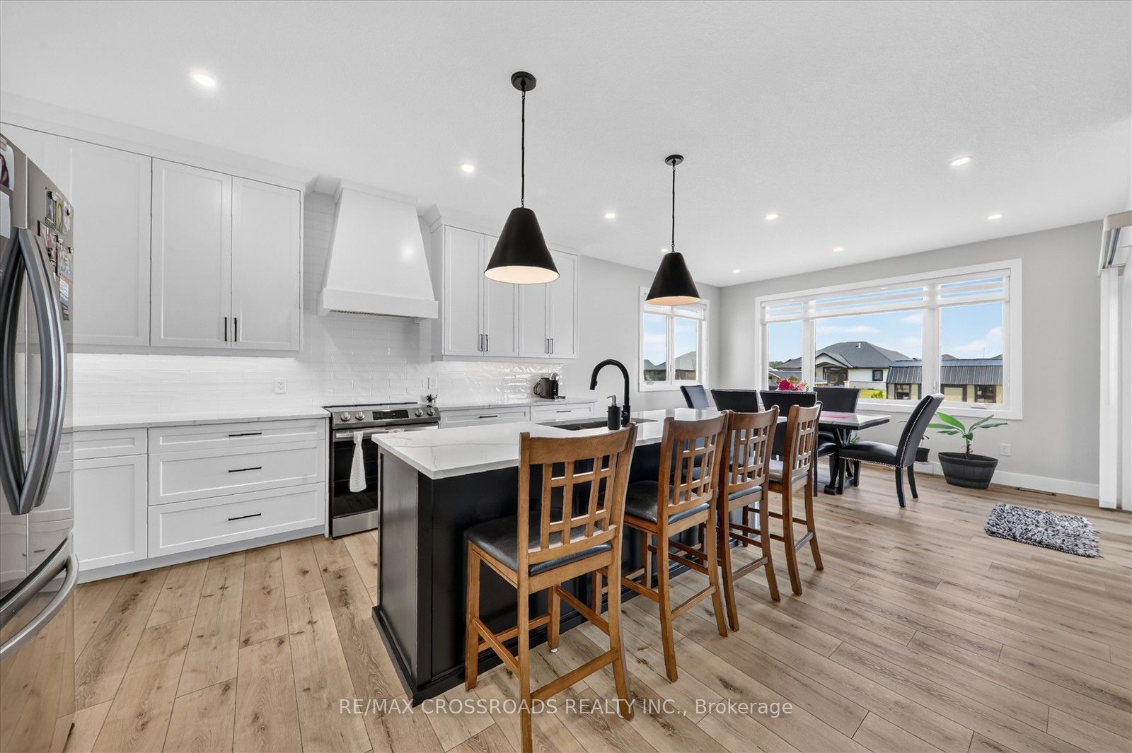 11 Mctavish Crescent N Property Photo 12