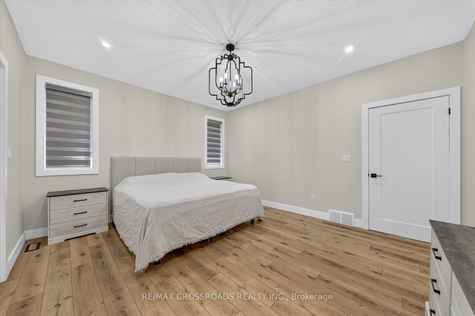 11 Mctavish Crescent N Property Photo 22