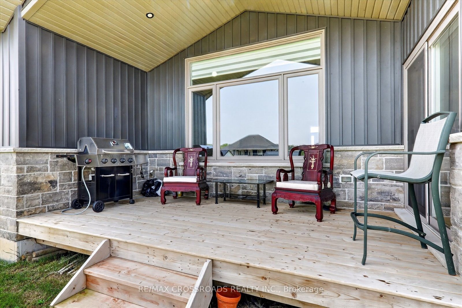 11 Mctavish Crescent N Property Photo 38