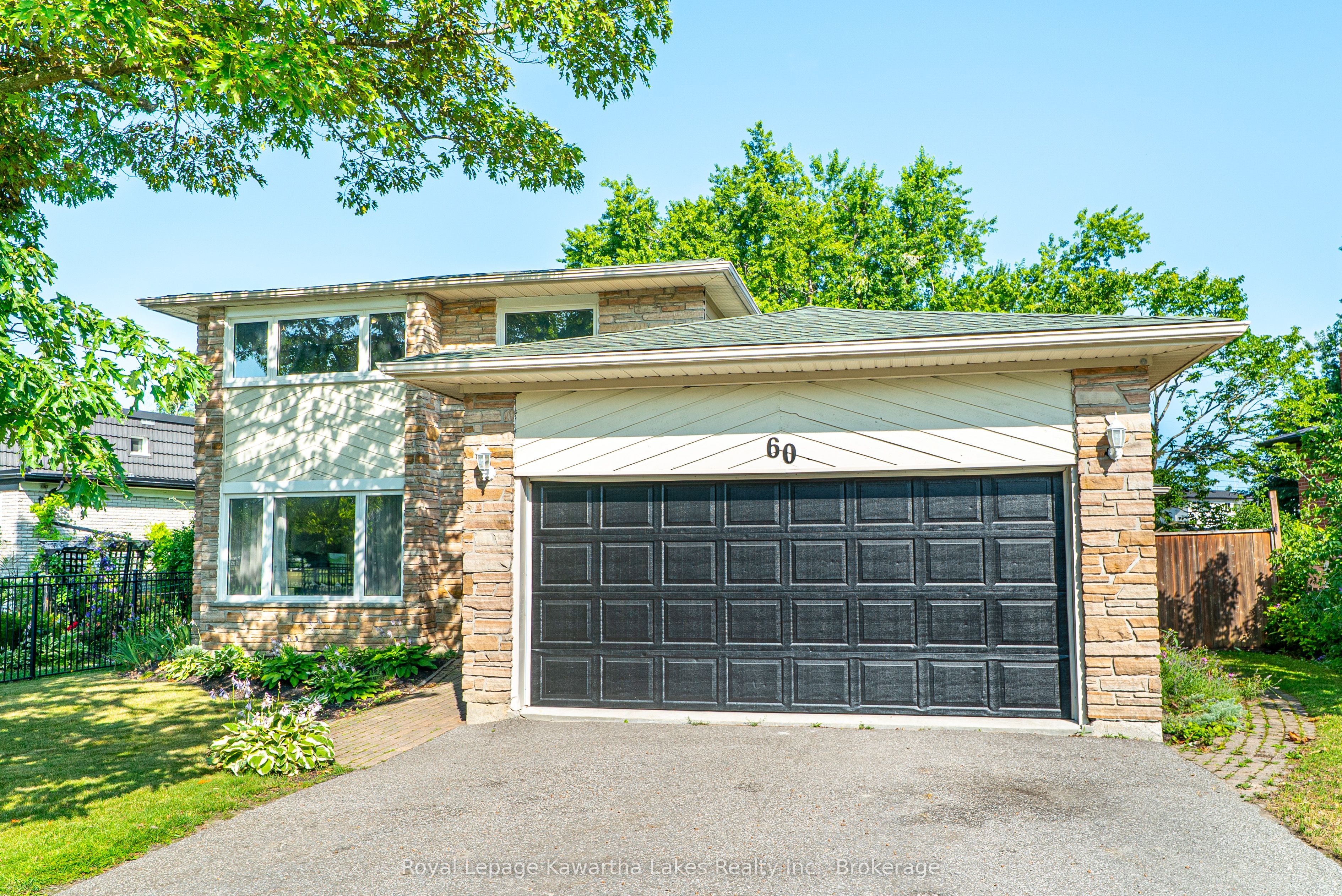 60 Sanderling Crescent Property Photo 1