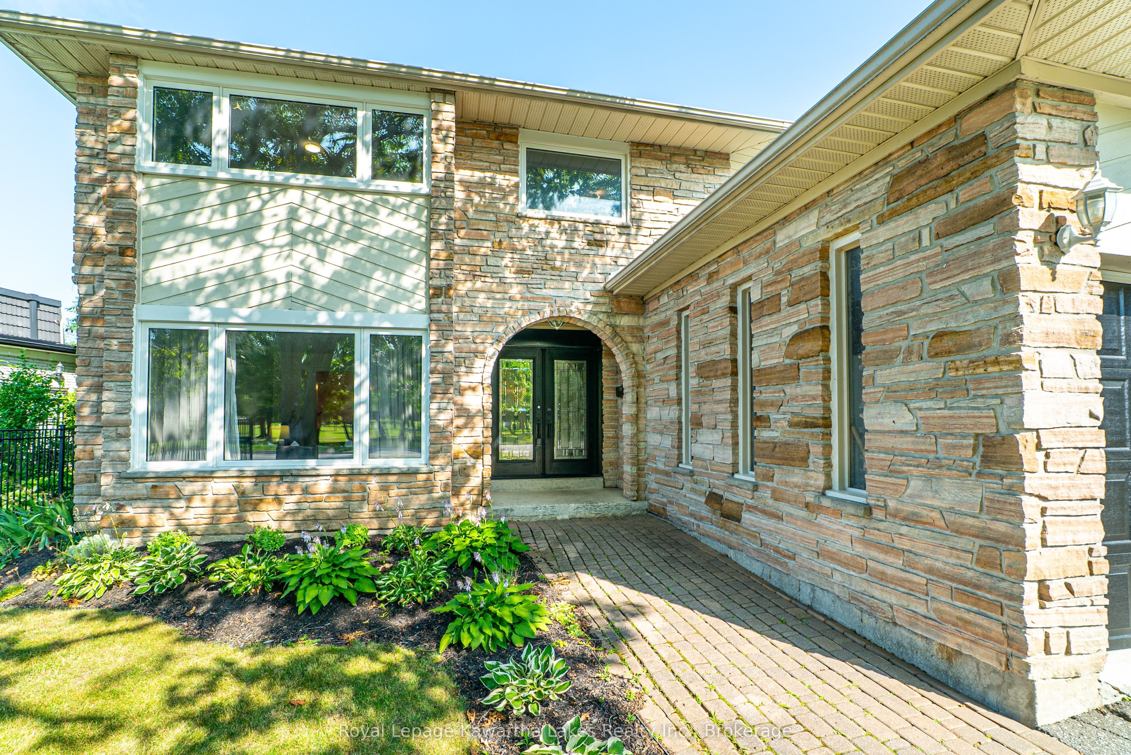 60 Sanderling Crescent Property Photo 2