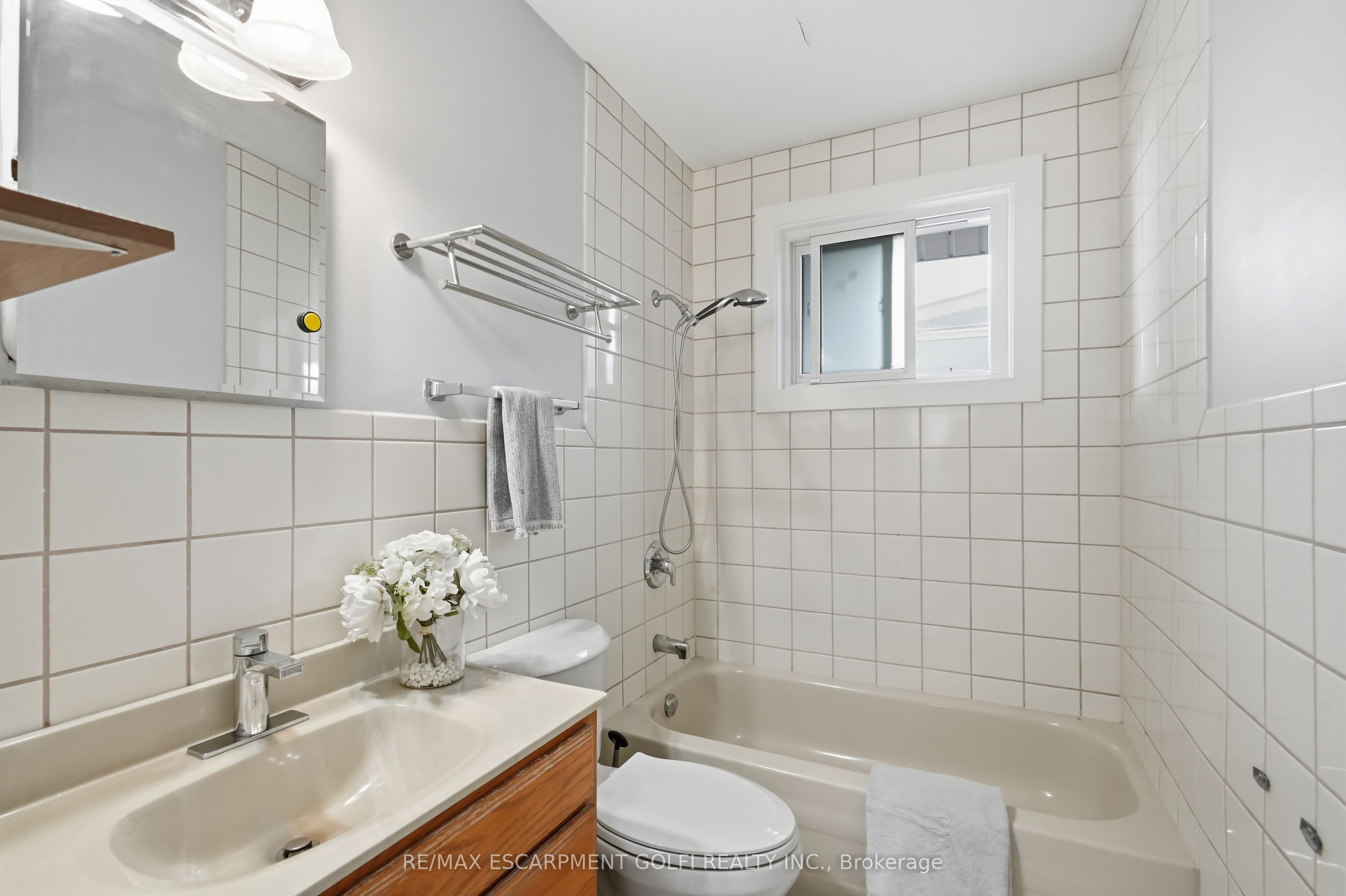 104 Nash Road S Property Photo 12