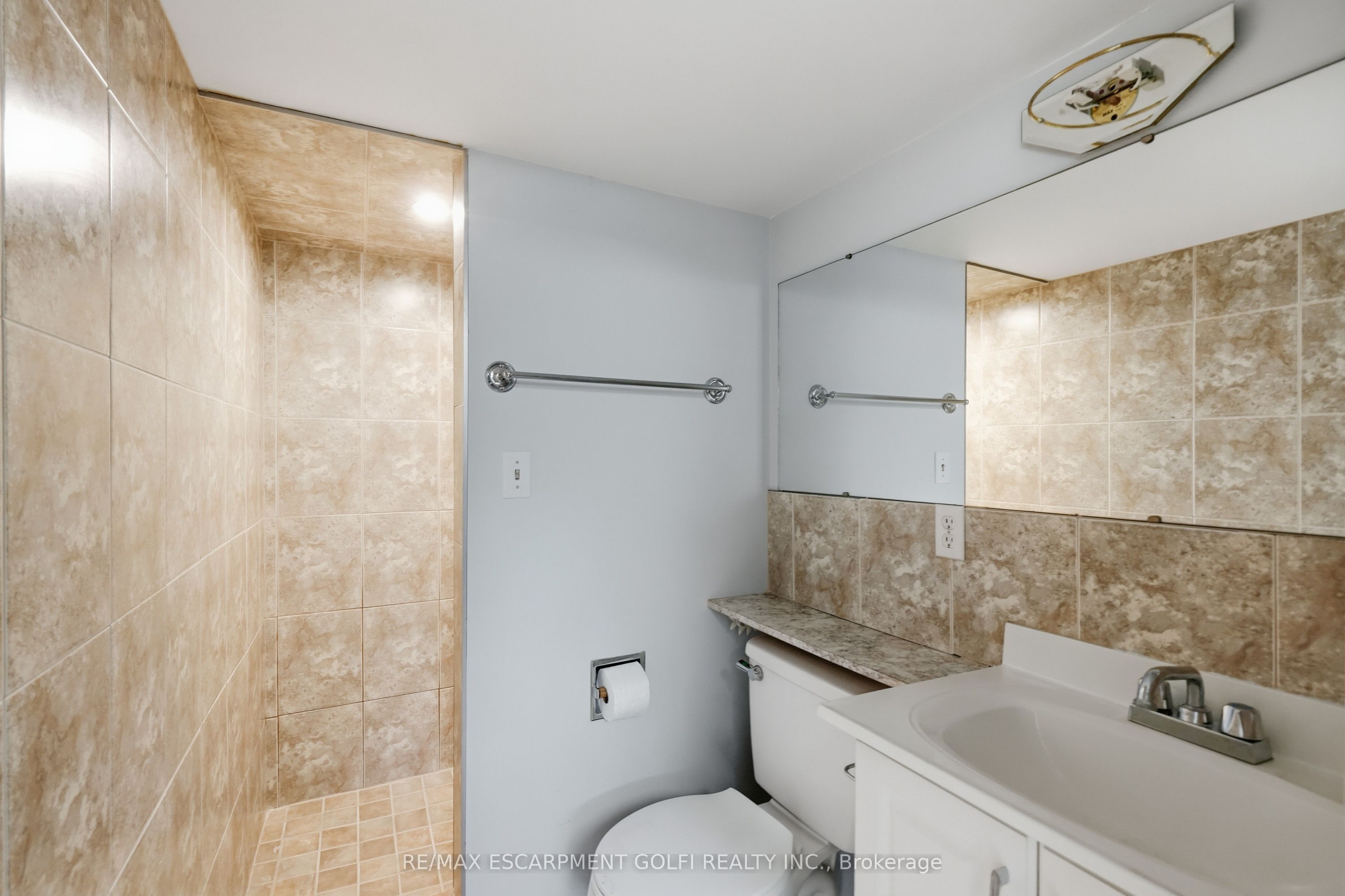 104 Nash Road S Property Photo 16