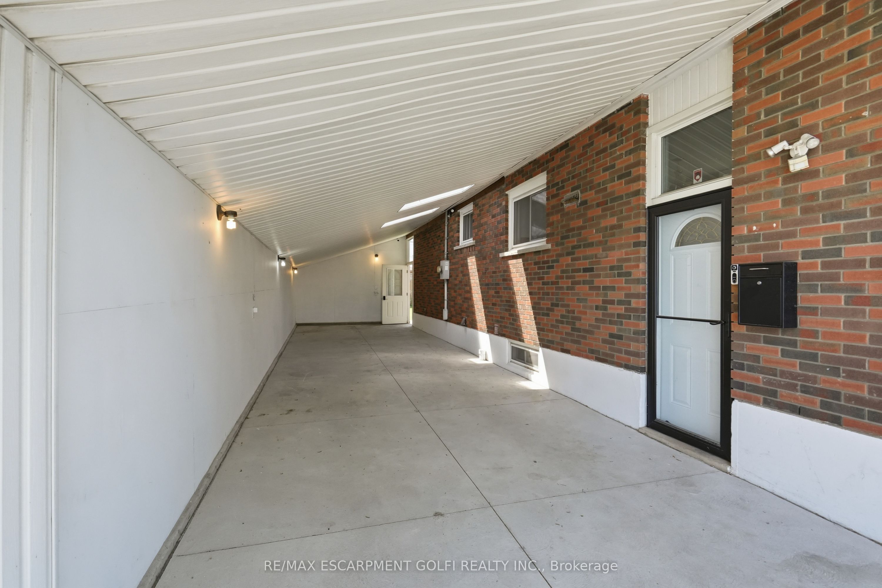 104 Nash Road S Property Photo 17