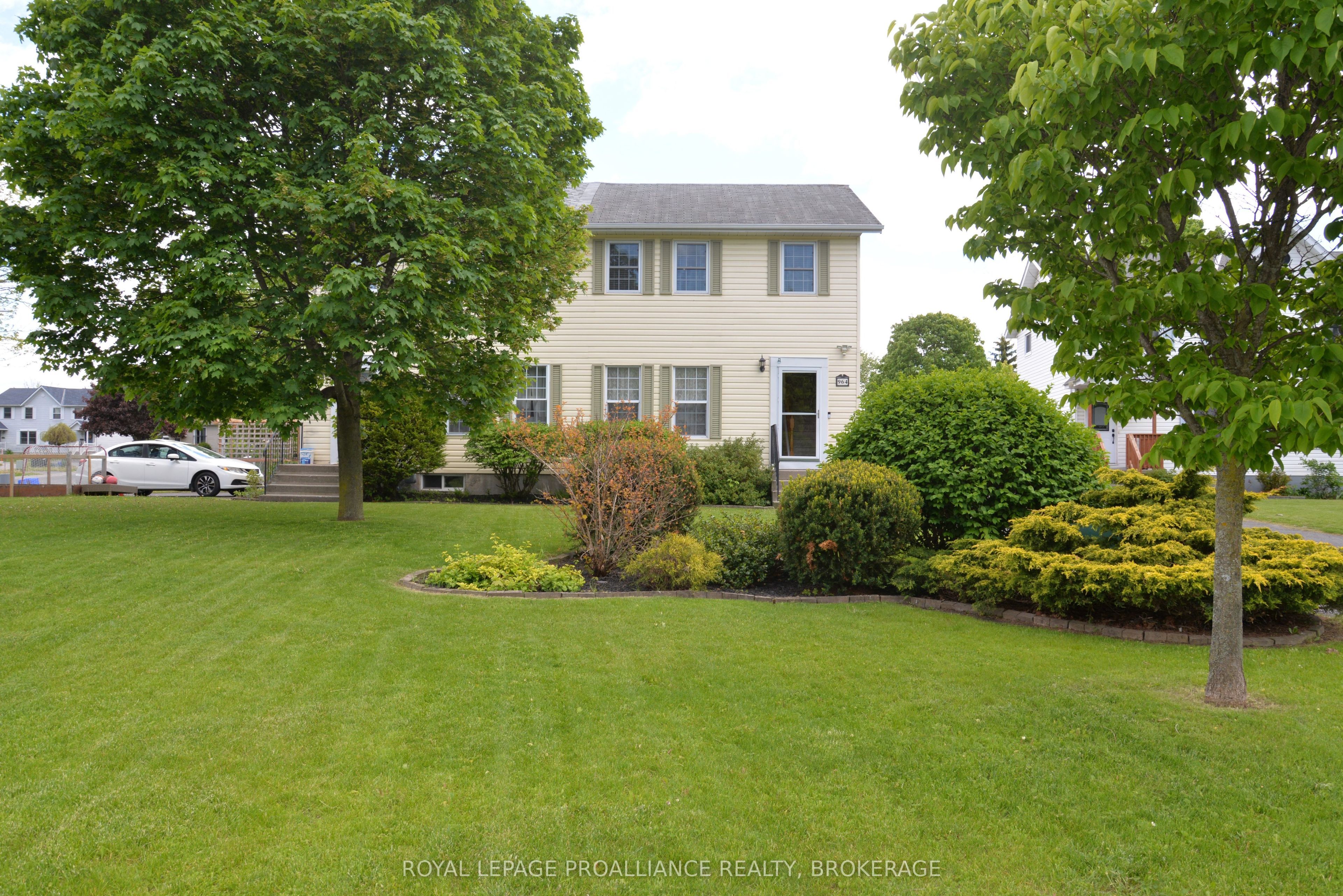 964 Uxbridge Crescent Property Photo 1
