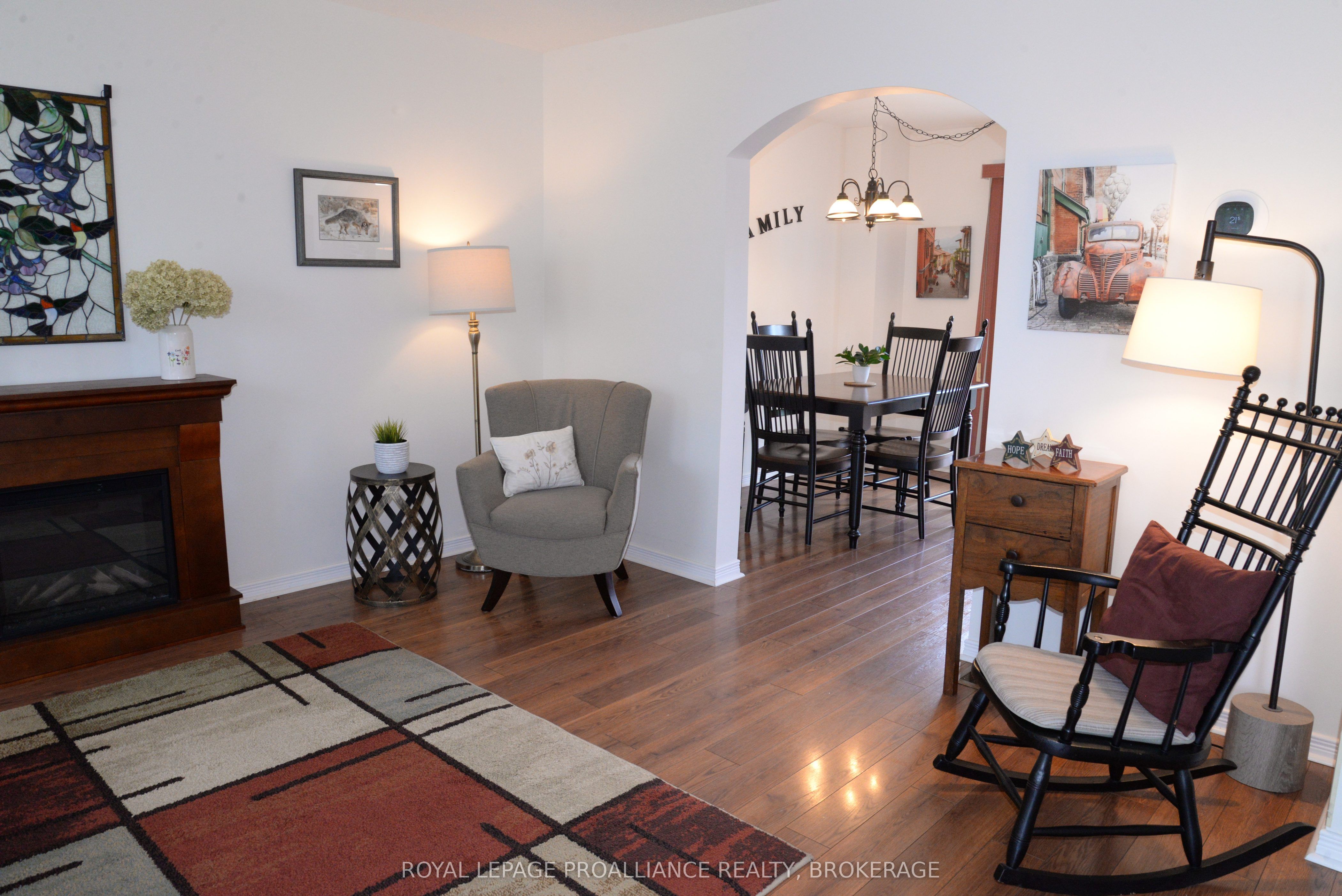 964 Uxbridge Crescent Property Photo 3
