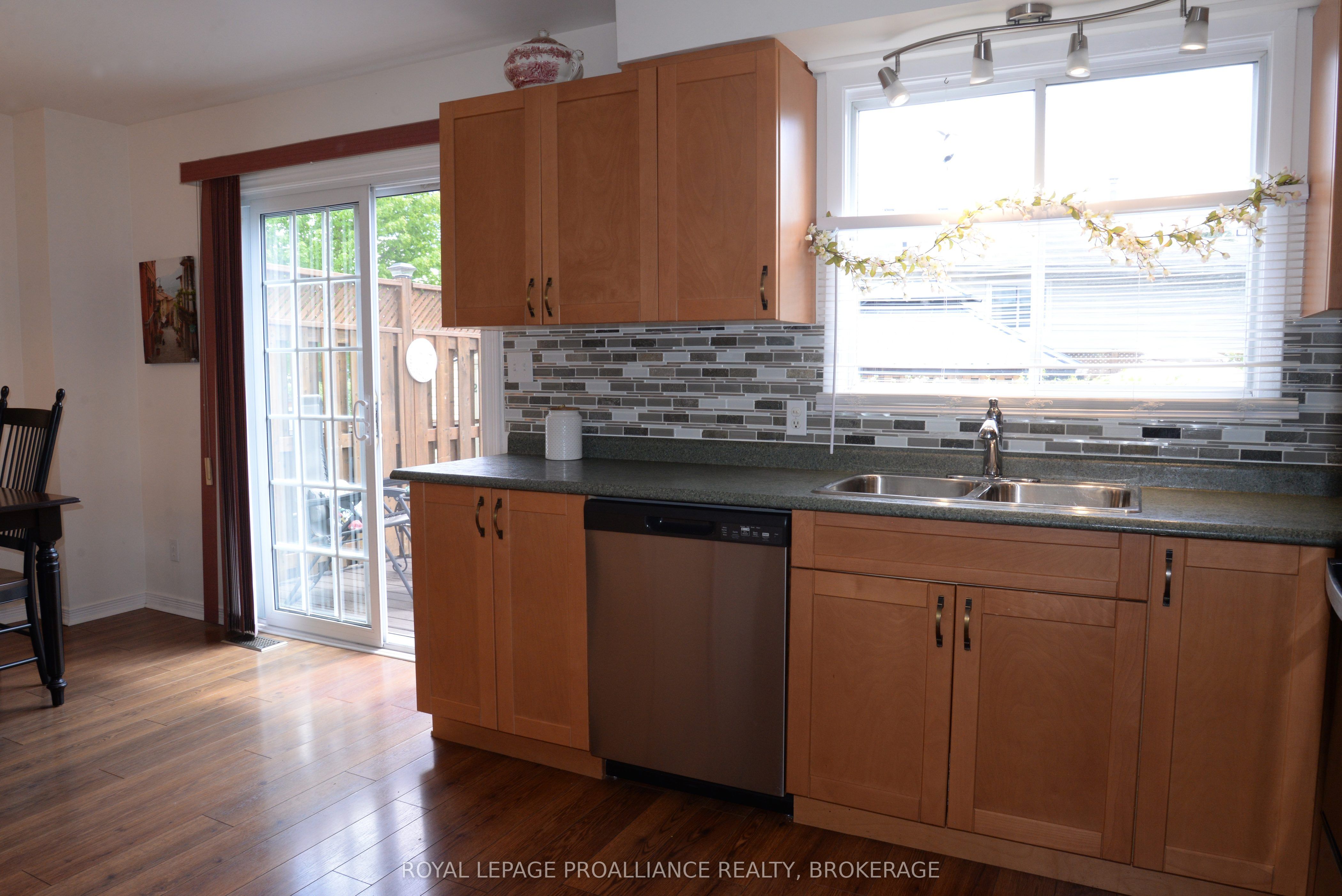 964 Uxbridge Crescent Property Photo 8