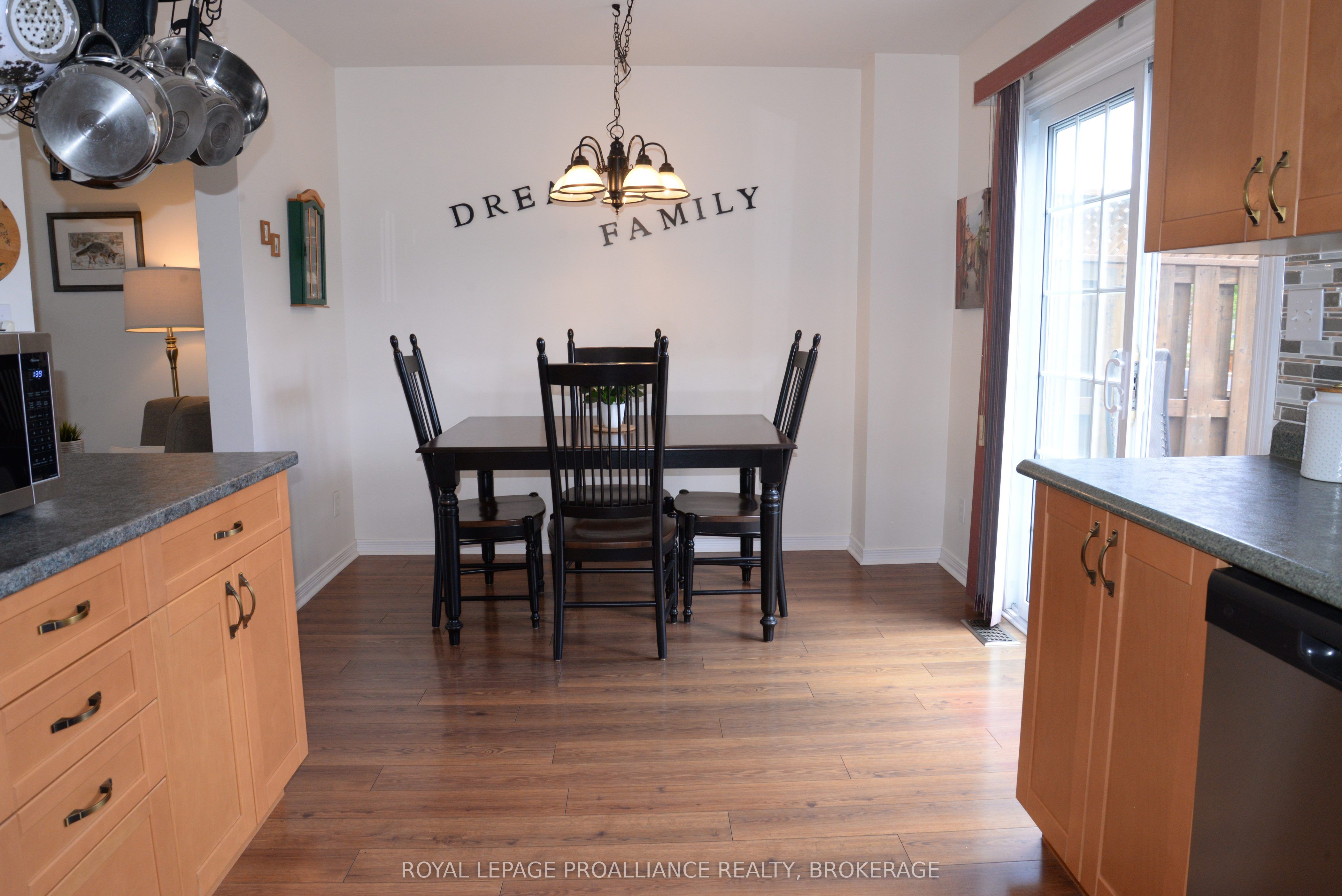 964 Uxbridge Crescent Property Photo 9