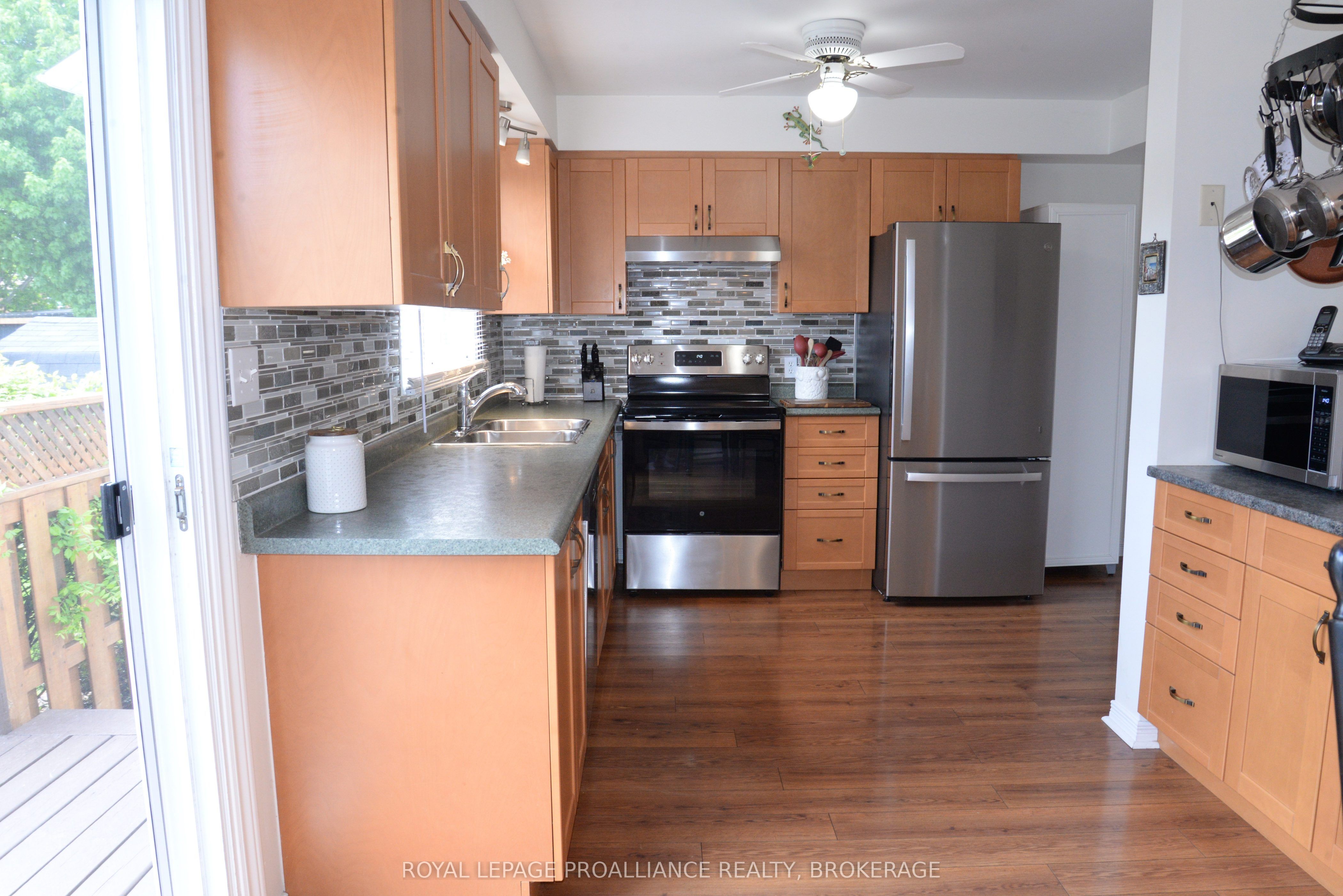 964 Uxbridge Crescent Property Photo 11