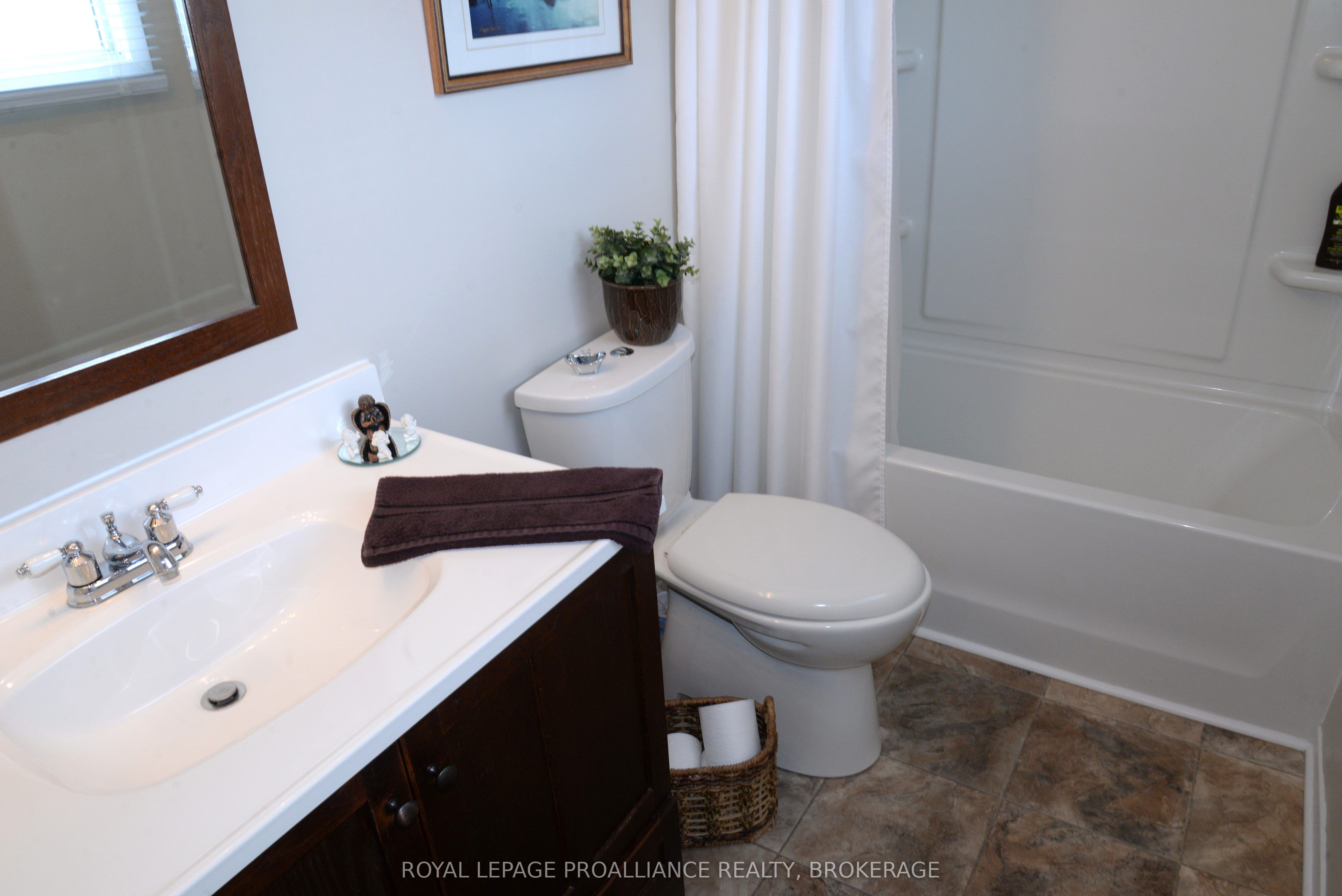 964 Uxbridge Crescent Property Photo 13